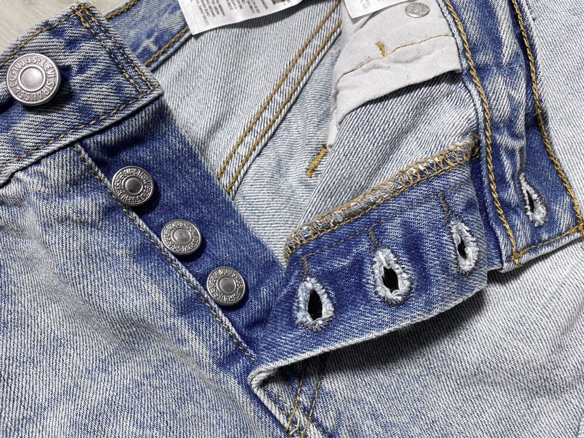 Levi's Vintage Clothing Women’s Levi’s Washed Distressed Reworked Shorts Denim Jeans Size 27" / US 4 / IT 40 - 11 Thumbnail