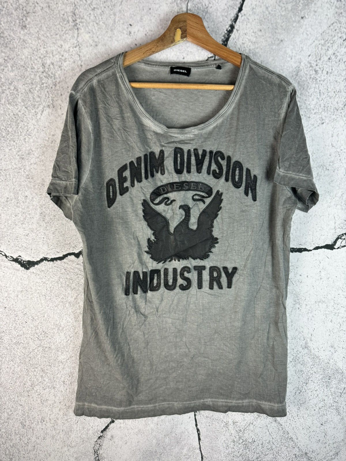 Diesel Vintage Y2K Diesel Leather patches Logo T-shirt Size US L / EU 52-54 / 3 - 1 Thumbnail