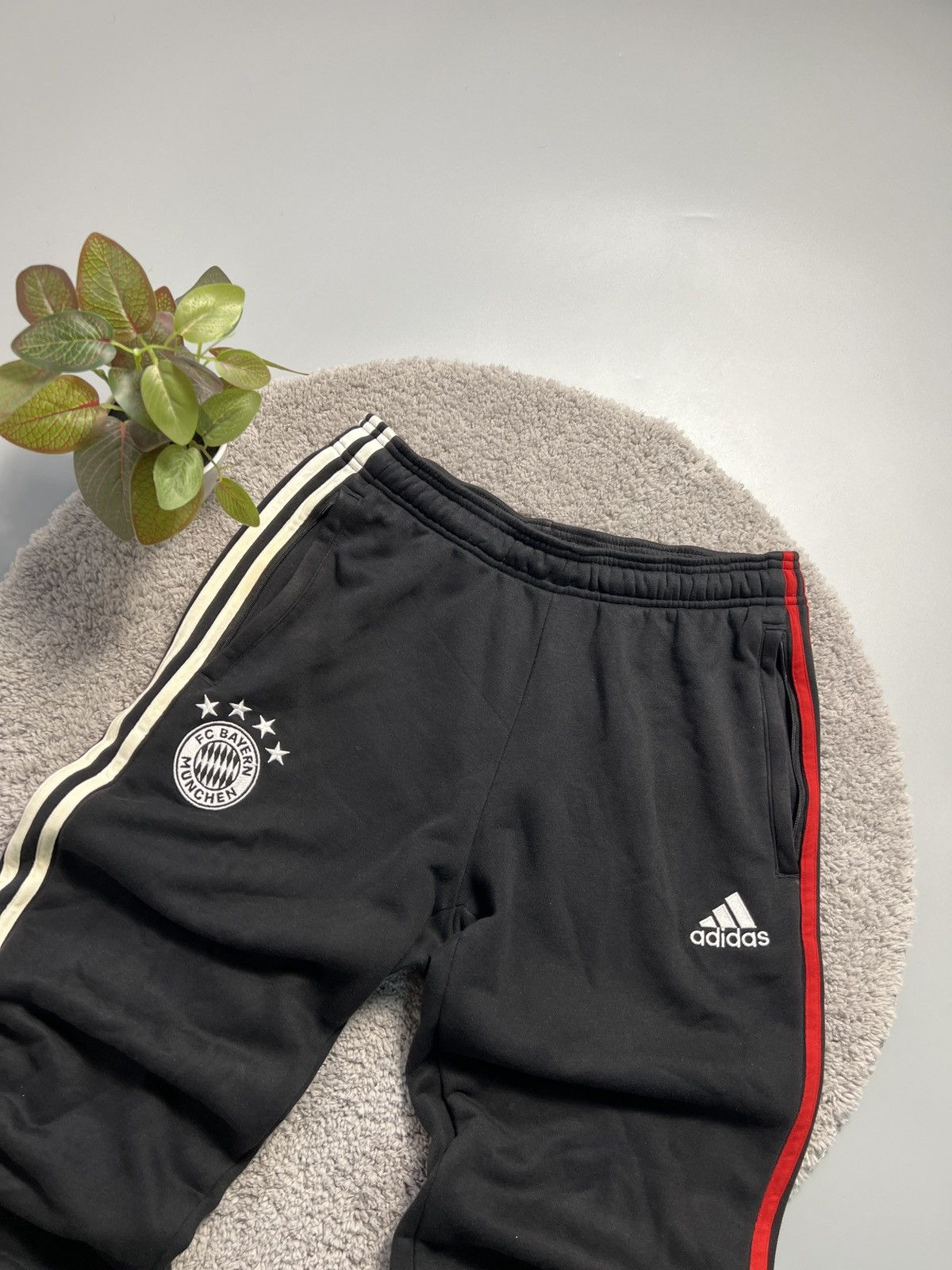 Adidas Adidas FC Bayern Munchen Jogger Football Sweatpants Size M Size US 33 - 2 Thumbnail
