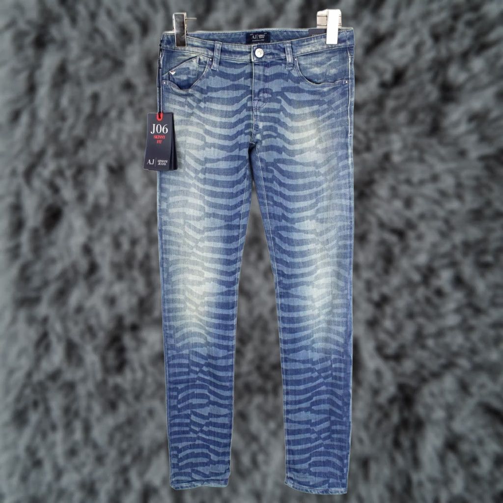 Vintage ARMANI JEANS Skinny Fit Women's Jeans W24 Zip Fly Faded Patterned Logo Blue Size 42" / US 20 - 1 Thumbnail