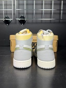 Jordan Brand Air Jordan 1 High Zoom Air CMFT "London" - Size 6 Size US 6 / EU 39 - 3 Thumbnail