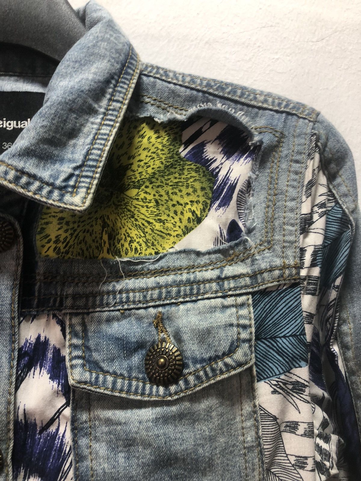 Desigual DESIGUAL Denim Jacket Soft Distressed Patch Size XS / US 0-2 / IT 36-38 - 3 Thumbnail