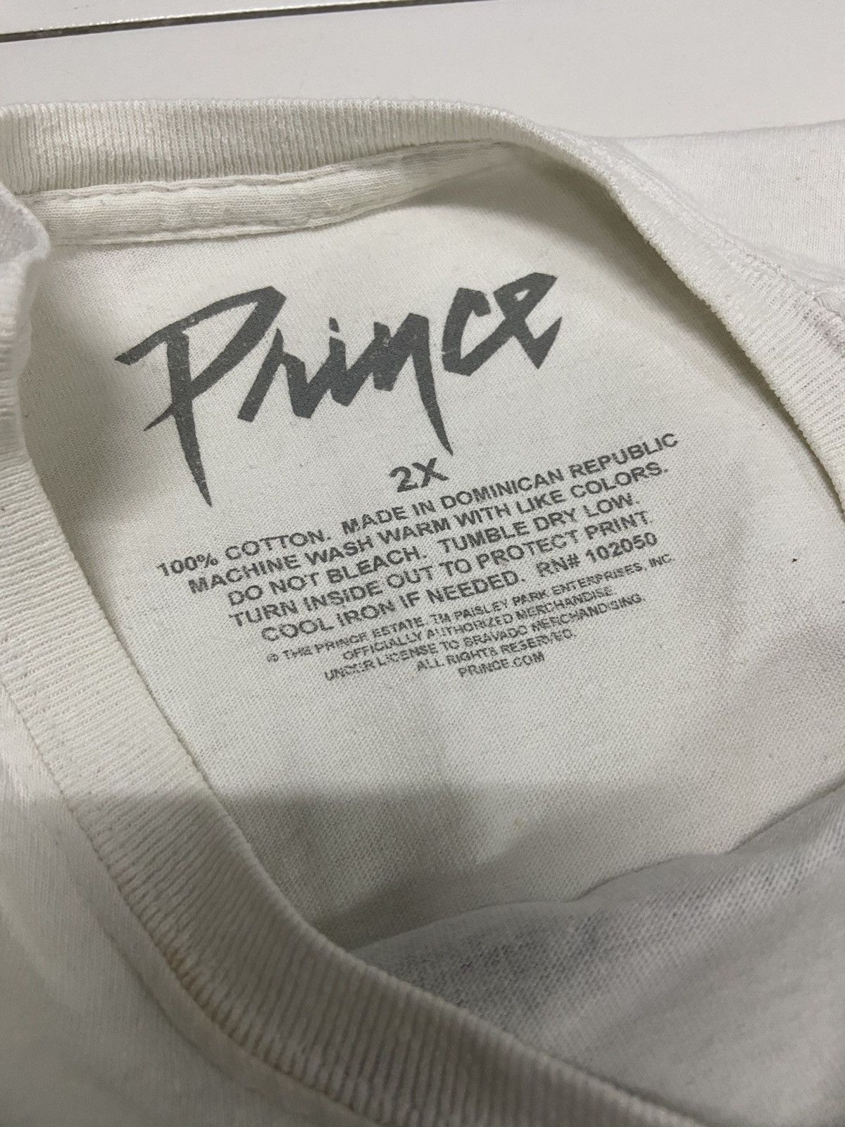 Prince PRINCE ROGERS NELSON SOLO GUITAR ICON TEE SHIRT Size US XXL / EU 58 / 5 - 7 Thumbnail