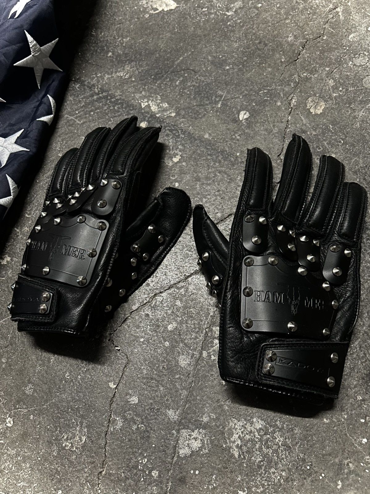 image of Kadoya Hammer Gloves in Black, Men's