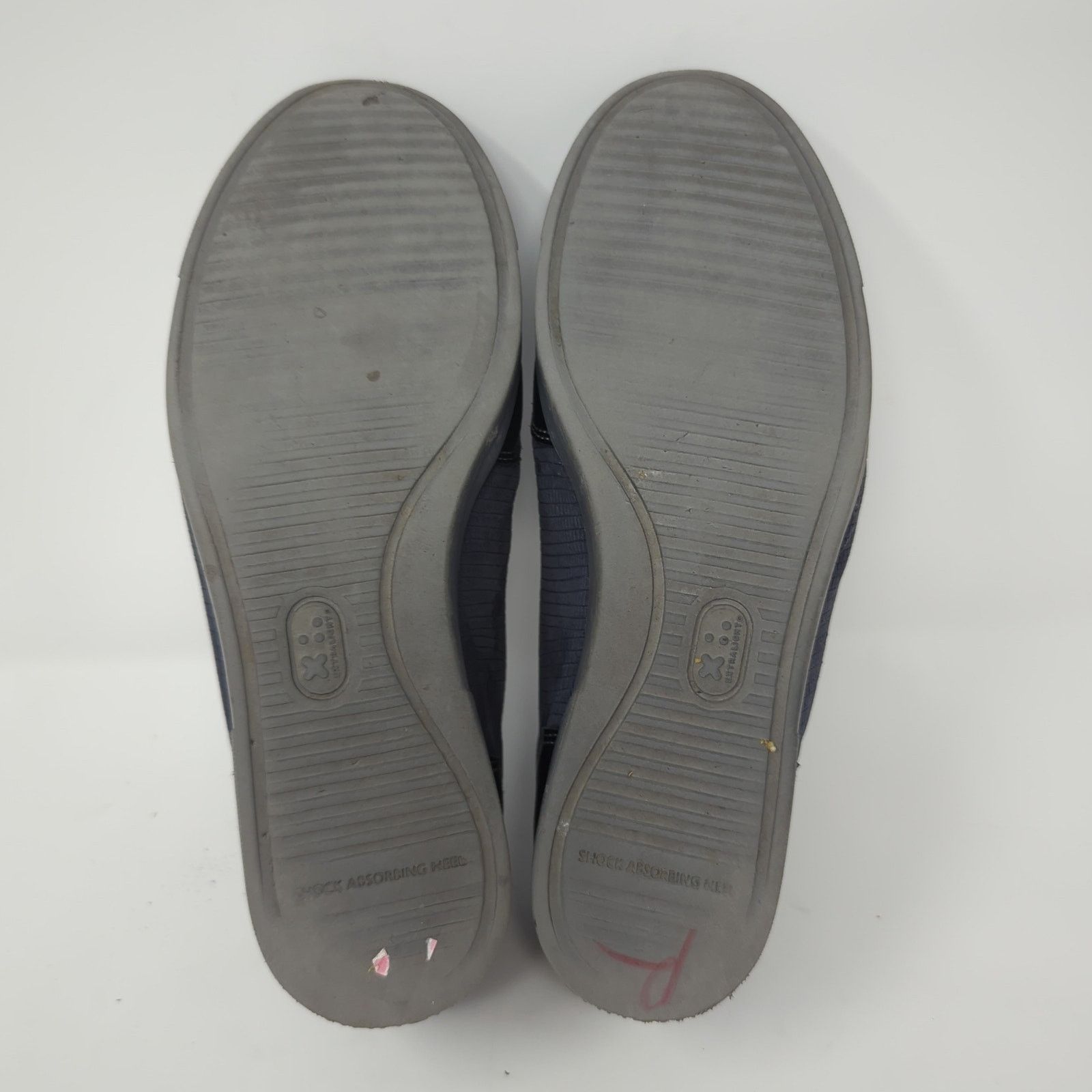 Other Munro Womens Gabbie Sneaker Low Top Leather Side Zip 7.5 Size US 7.5 / IT 37.5 - 7 Thumbnail