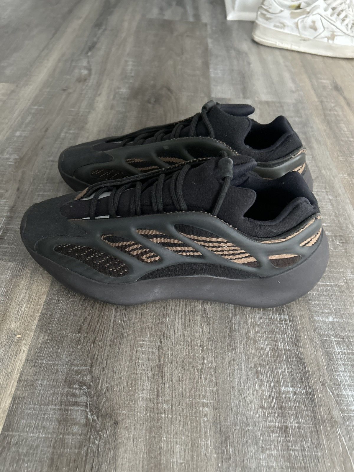 Adidas Yeezy Size 11 Size US 11 / EU 44 - 3 Thumbnail