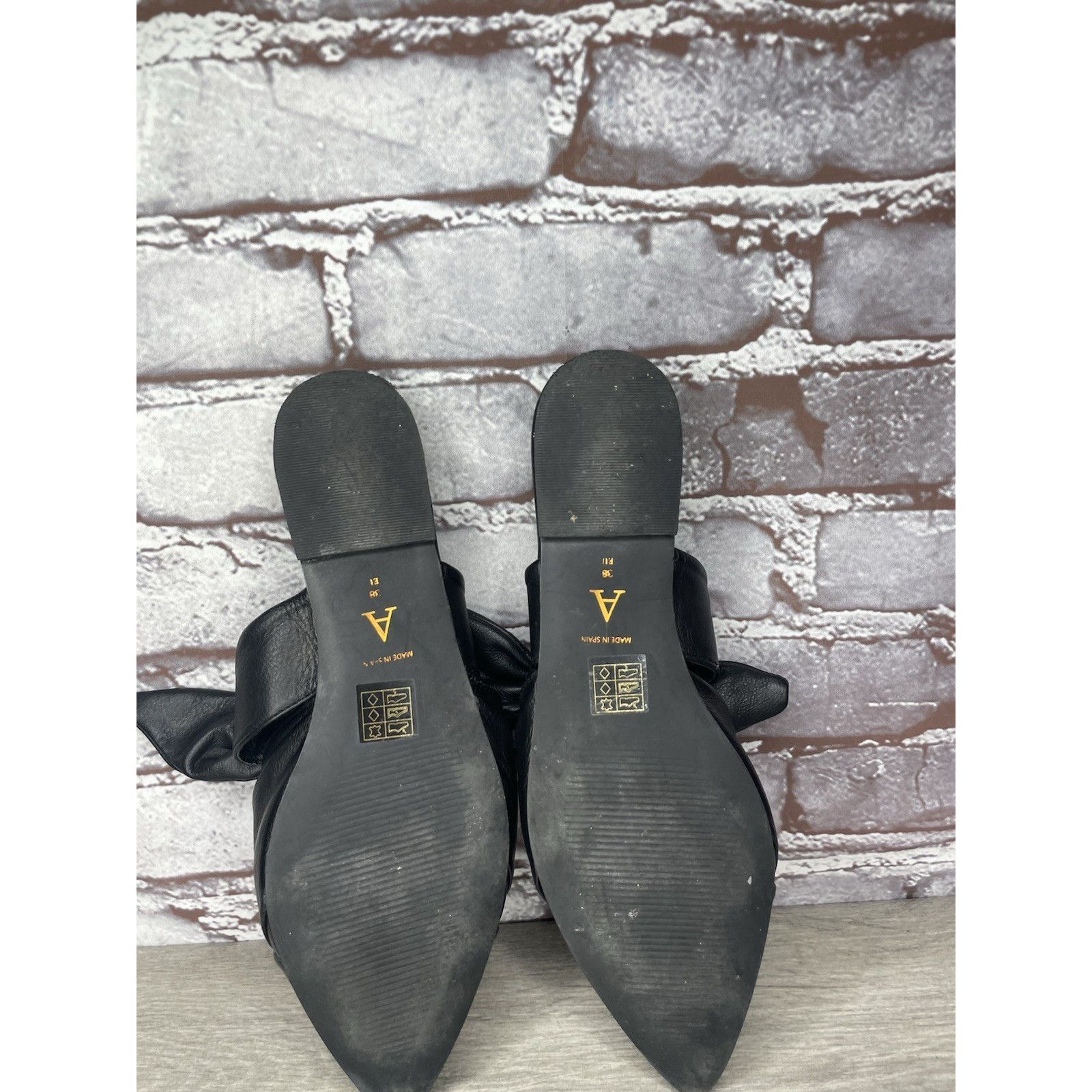 Anthropologie Anthropologie Black Leather Bow Pointed Toe Mules Flats Wome Size US 7.5 / IT 37.5 - 14 Thumbnail