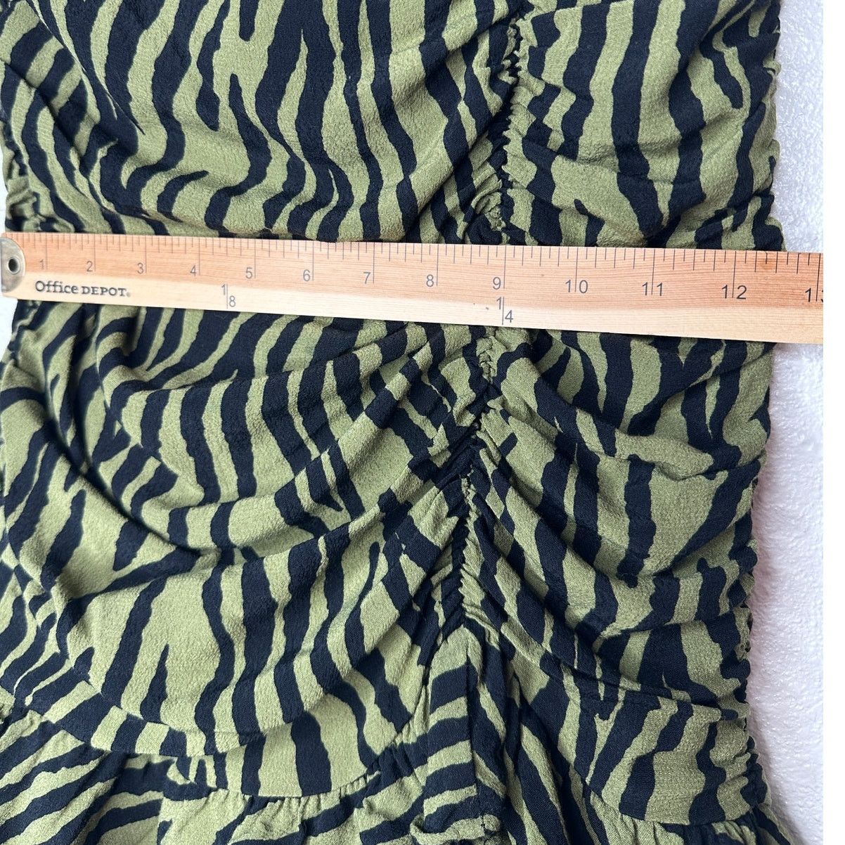 Zara ZARA Green Zebra Print Ruched Mini Skirt XS Ruffle Hem Zip Size 24" / US 00 / IT 34 - 15 Thumbnail