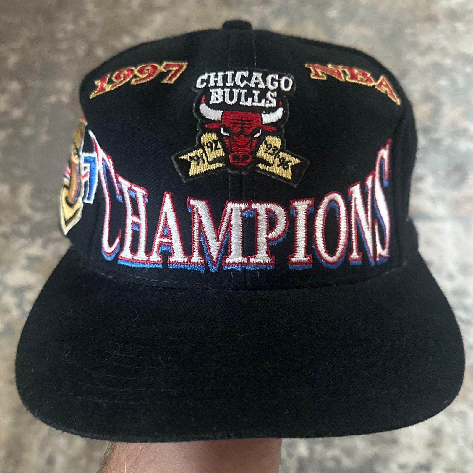 1997 Chicago Bulls Vintage NBA Championship Snapback logo