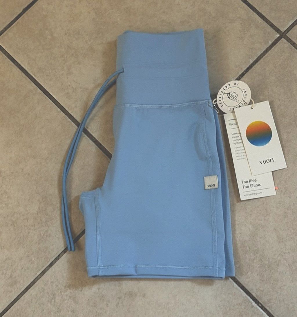Vuori VUORI DAILY WOMEN’S SHORT 5” SURF COLOR SIZE X-SMALL NWT Size 26" / US 2 / IT 38 - 1 Thumbnail