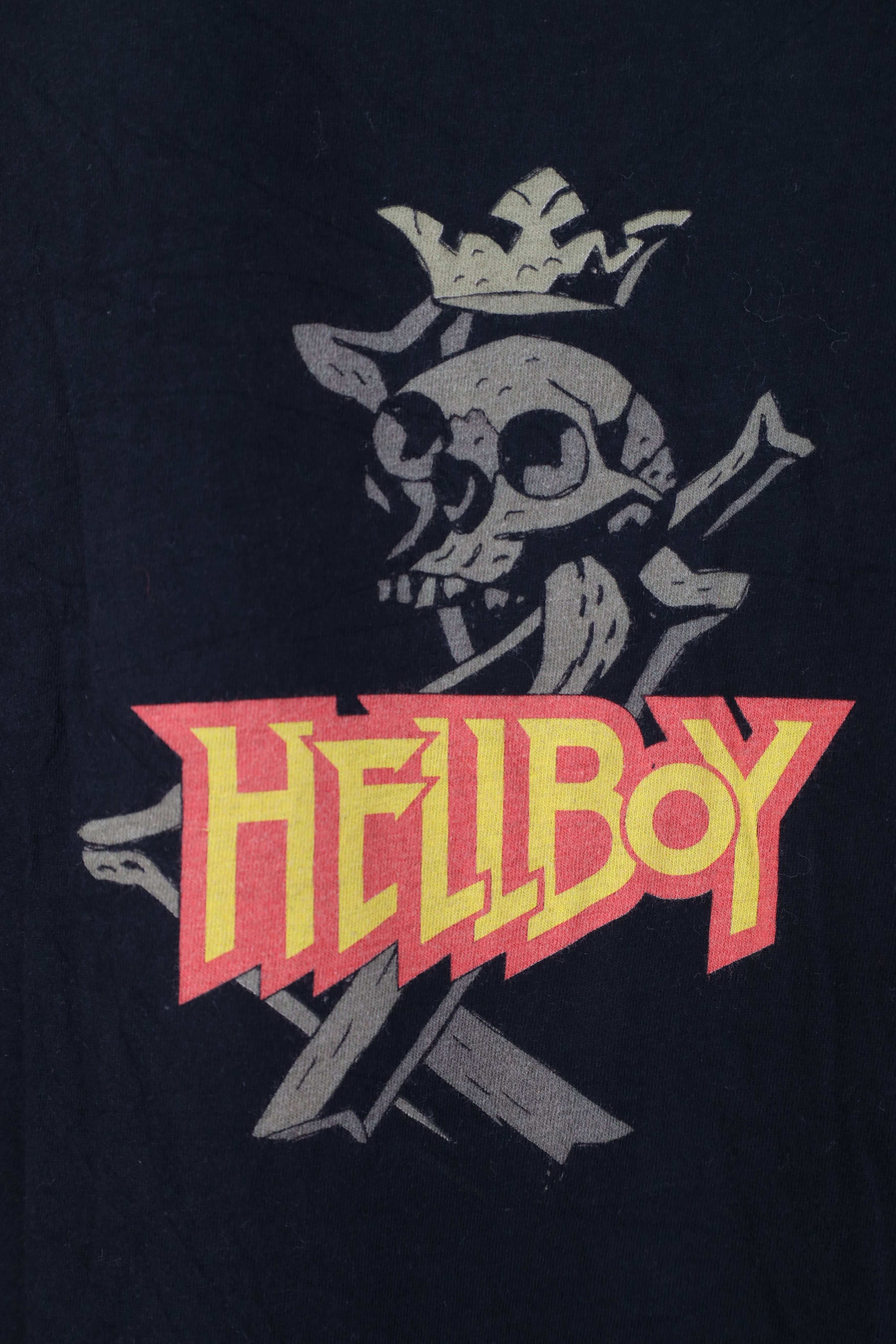 Vintage Vintage 2008 Dark Horse Comics Mike Mignola Hellboy T-Shirt Size US XL / EU 56 / 4 - 4 Thumbnail