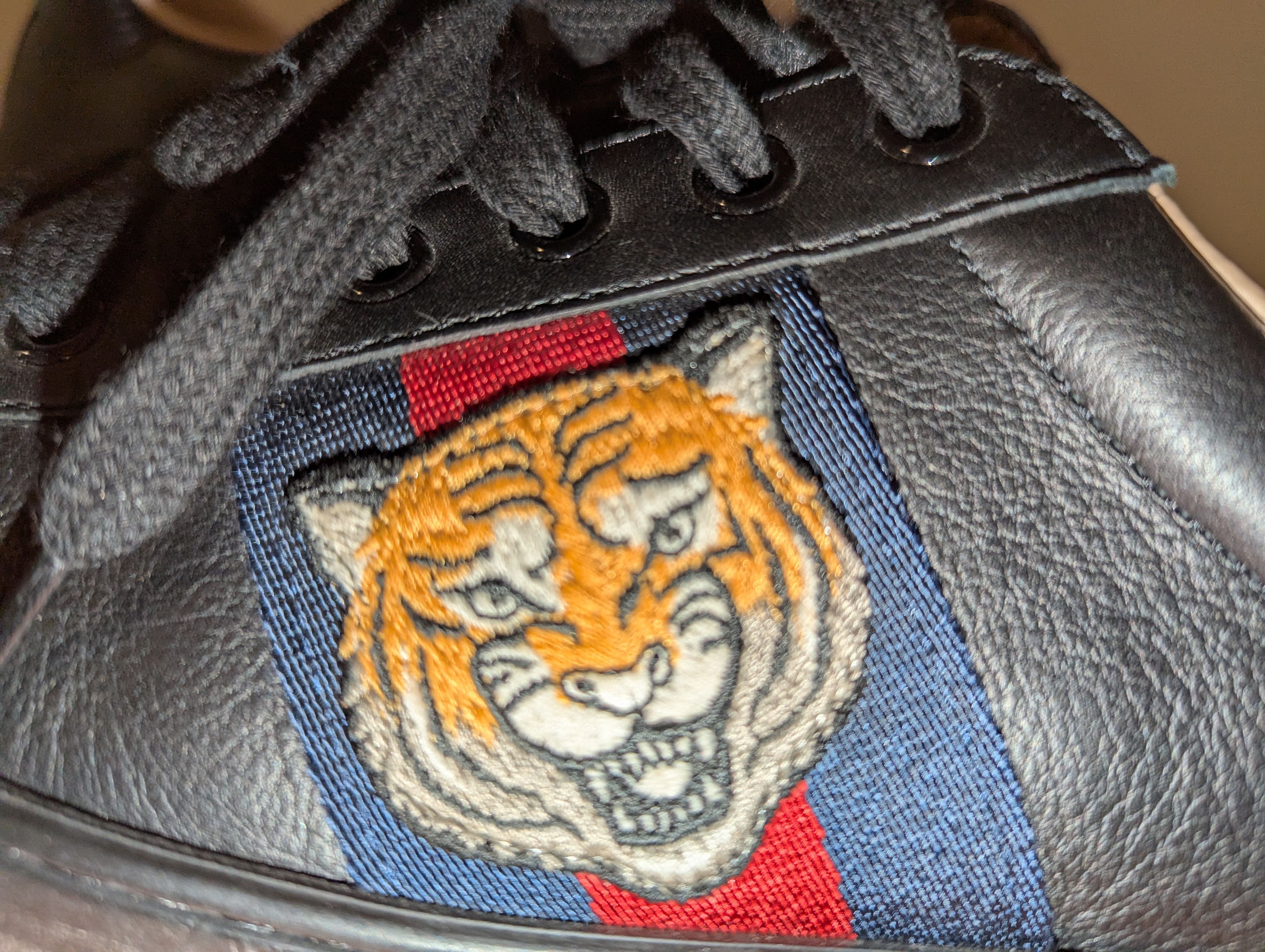 Gucci GUCCI ACE EMBROIDERED TIGER LOW TOP SNEAKER- NEW Size US 7.5 / EU 40-41 - 2 Thumbnail