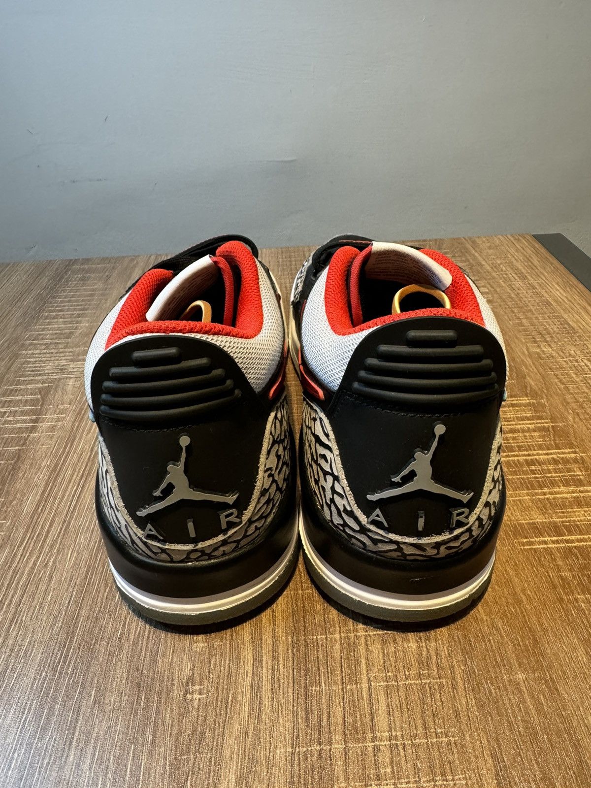 Jordan Brand Jordan Legacy 312 Low Chicago Flag Size 9 Shoes Sneakers Size US 9 / EU 42 - 4 Thumbnail