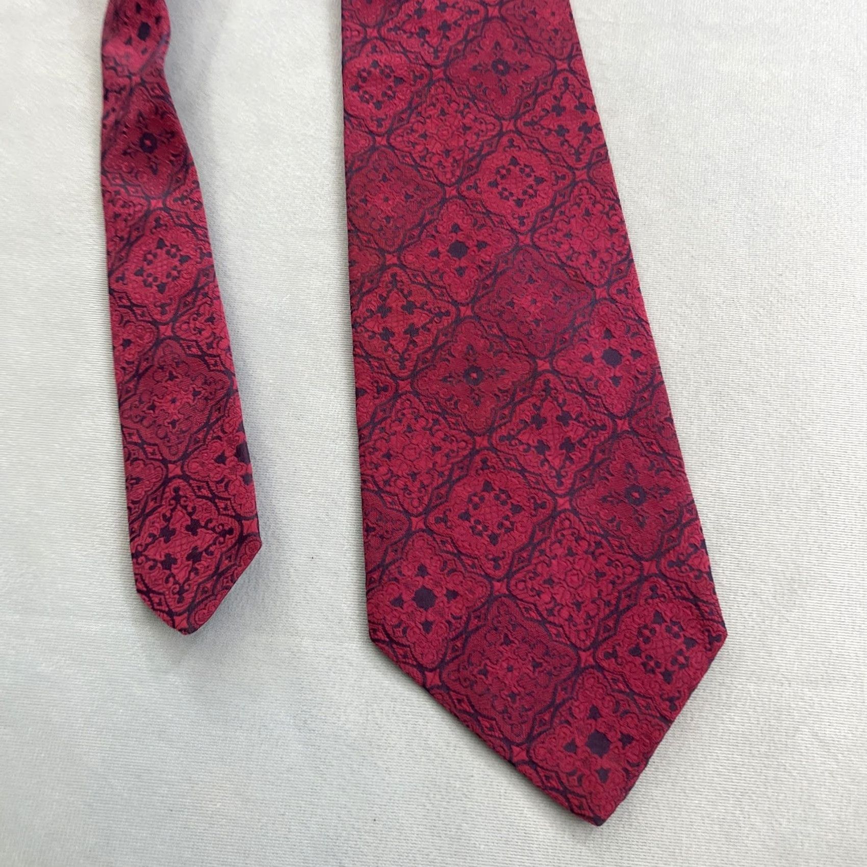 Vintage vtg 1970s Neck Tie Woven Texture Optical Geometric Floral Burst Bright Pink 4x55 Capsule Wide Necktie Size ONE SIZE - 3 Thumbnail