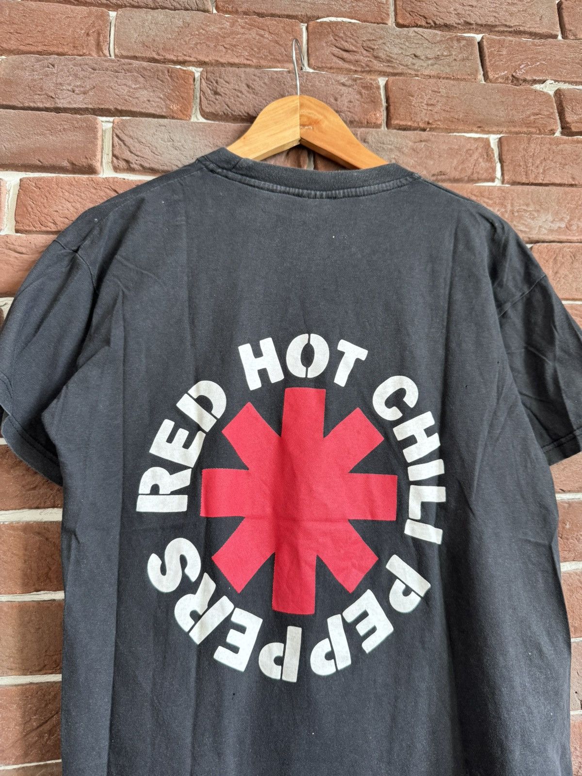 Band Tees 00s Red Hot Chilli Peppers I’m with you M Rock Band Tour Tee Size US M / EU 48-50 / 2 - 8 Thumbnail
