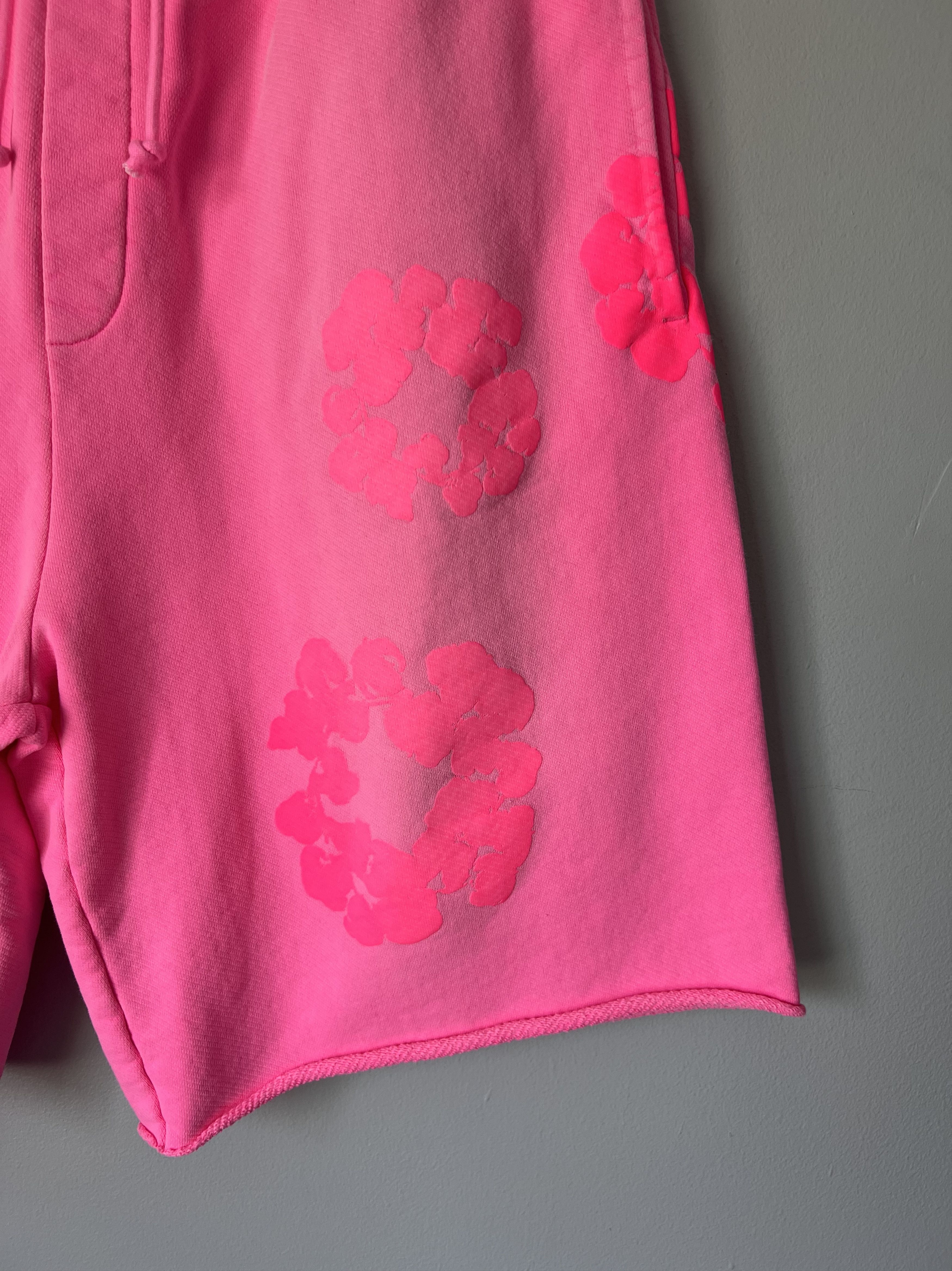 DENIM TEARS Denim Tears Mono Wreath Sweat Shorts in Pink Size US 32 / EU 48 - 3 Thumbnail
