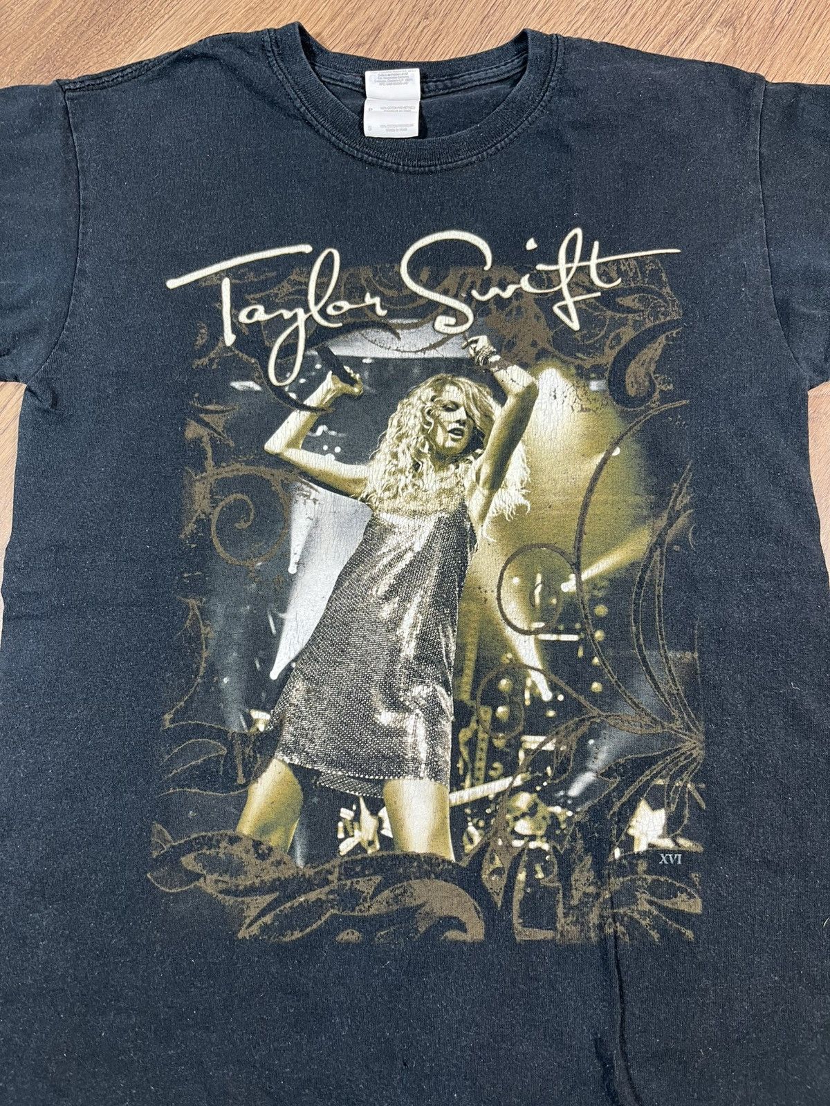 Band Tees ✌️Vintage Taylor Swift Fearless Concert Tour Tee 2009 Size US S / EU 44-46 / 1 - 2 Thumbnail