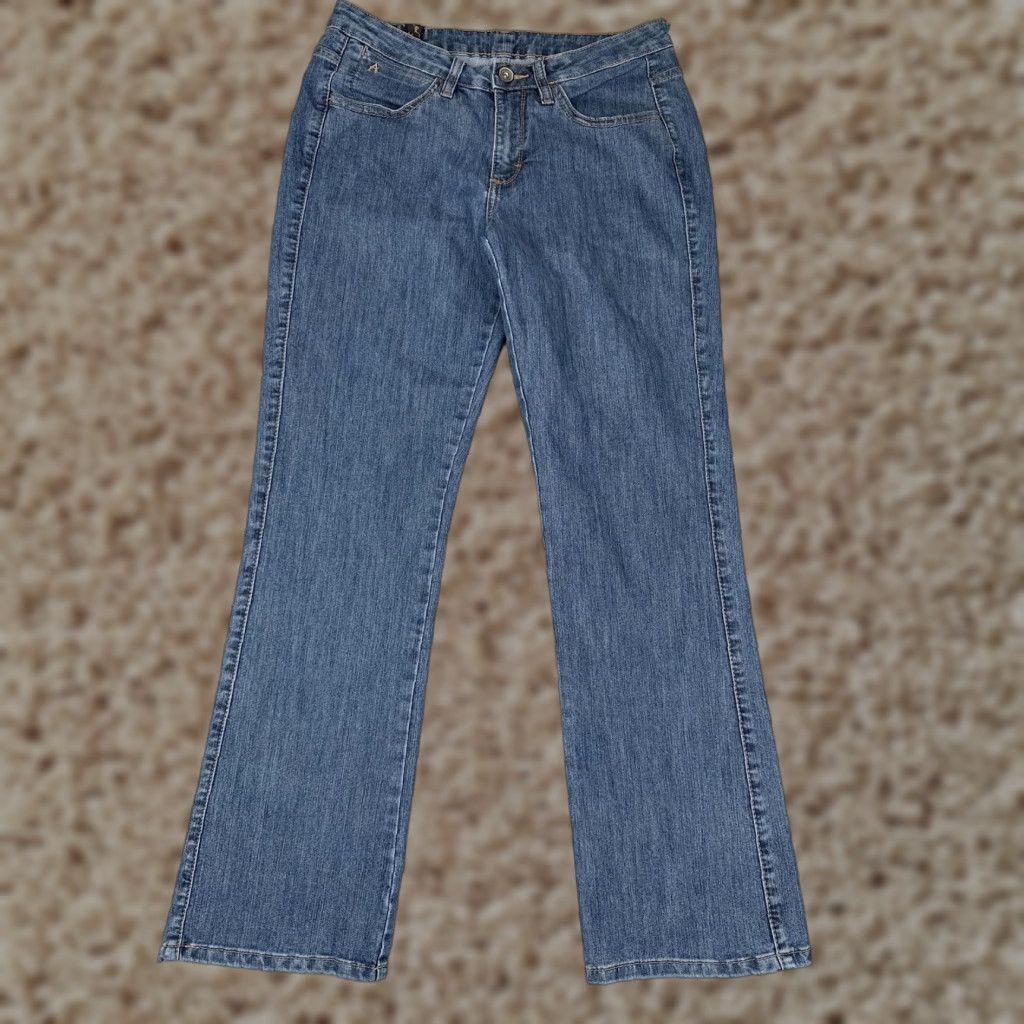 Wrangler Aura by Wrangler Jeans Women 8 Blue Straight Leg Stretch Denim 30x31 Medium Wash City 5-Pocket Womens Size 30" / US 8 / IT 44 - 1 Thumbnail