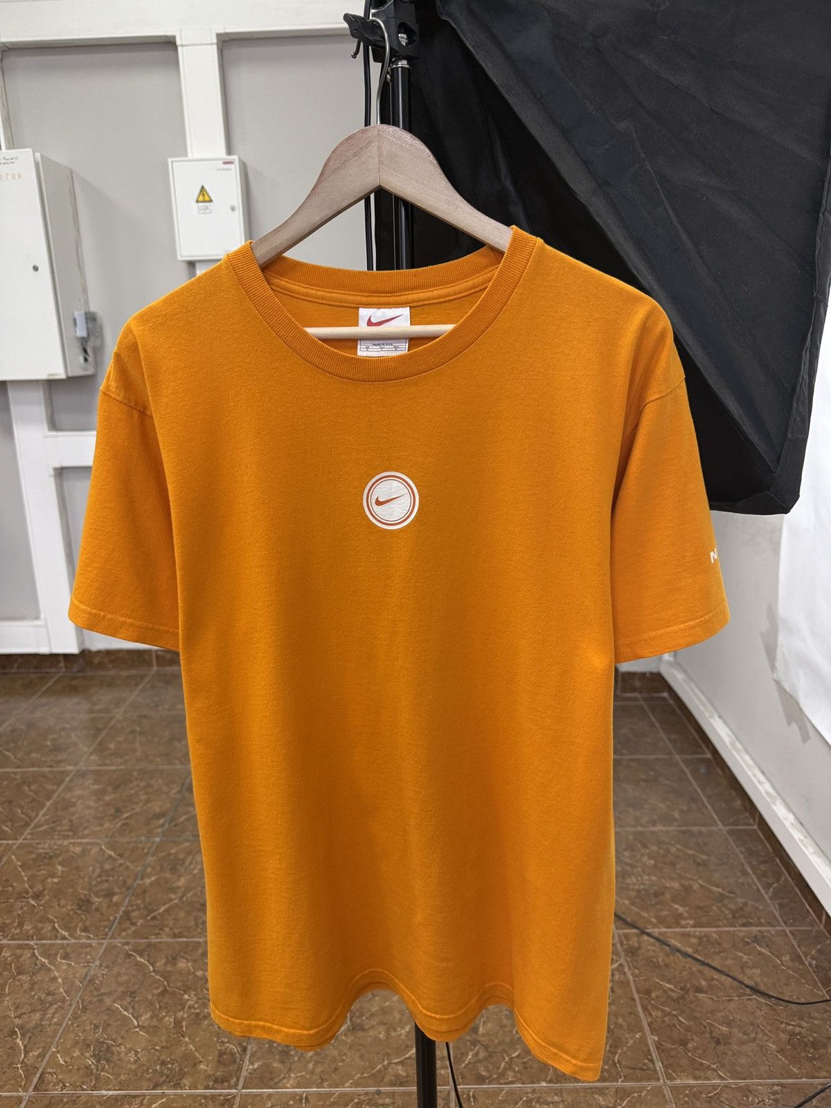 Nike 🇺🇸 Vintage 90s Nike Made in USA T-Shirt Retro Rare Y2K Size US M / EU 48-50 / 2 - 1 Thumbnail