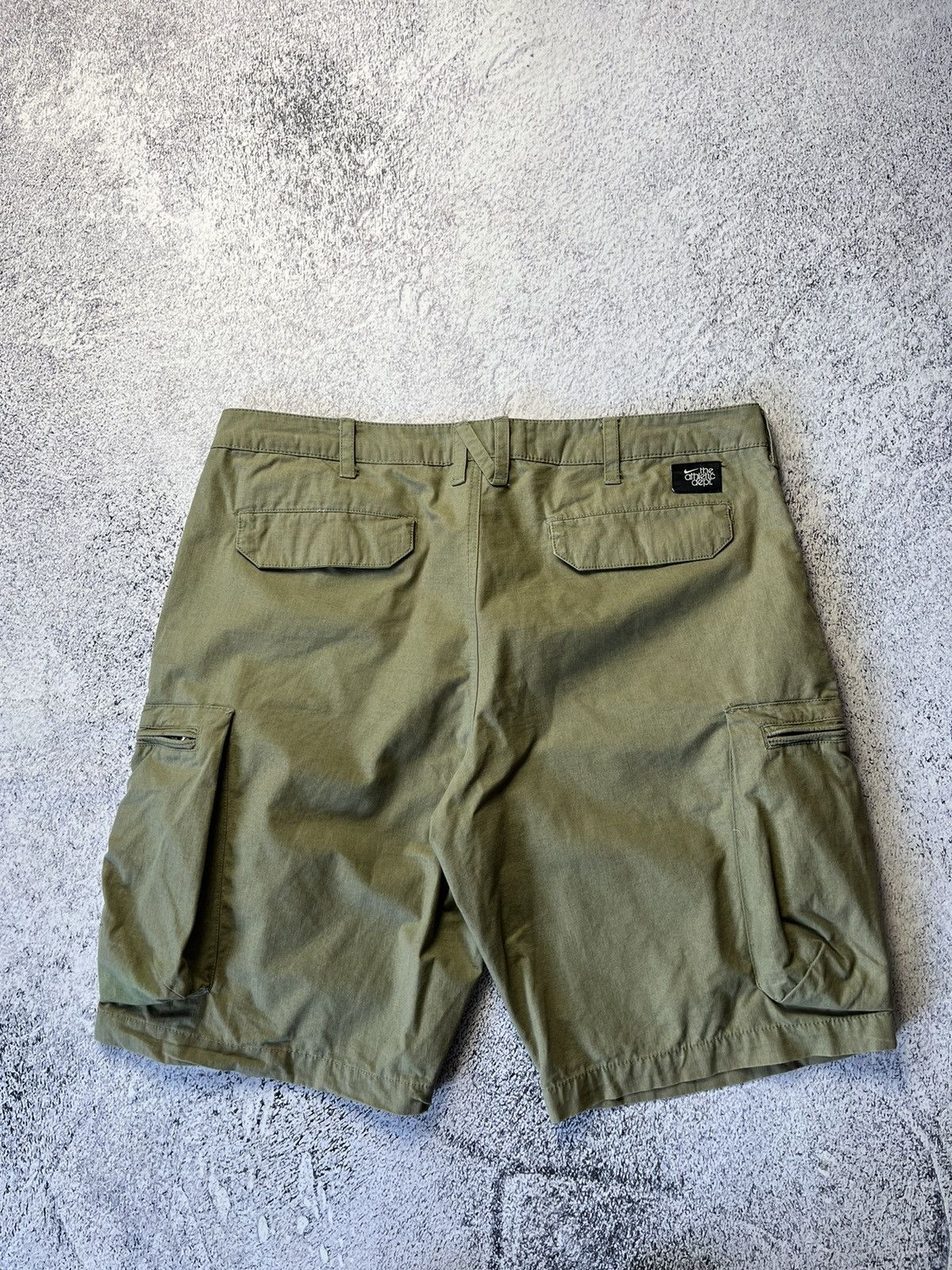 Nike Nike vintage cargo shorts casual streetwear hype y2k Size US 34 / EU 50 - 13 Thumbnail