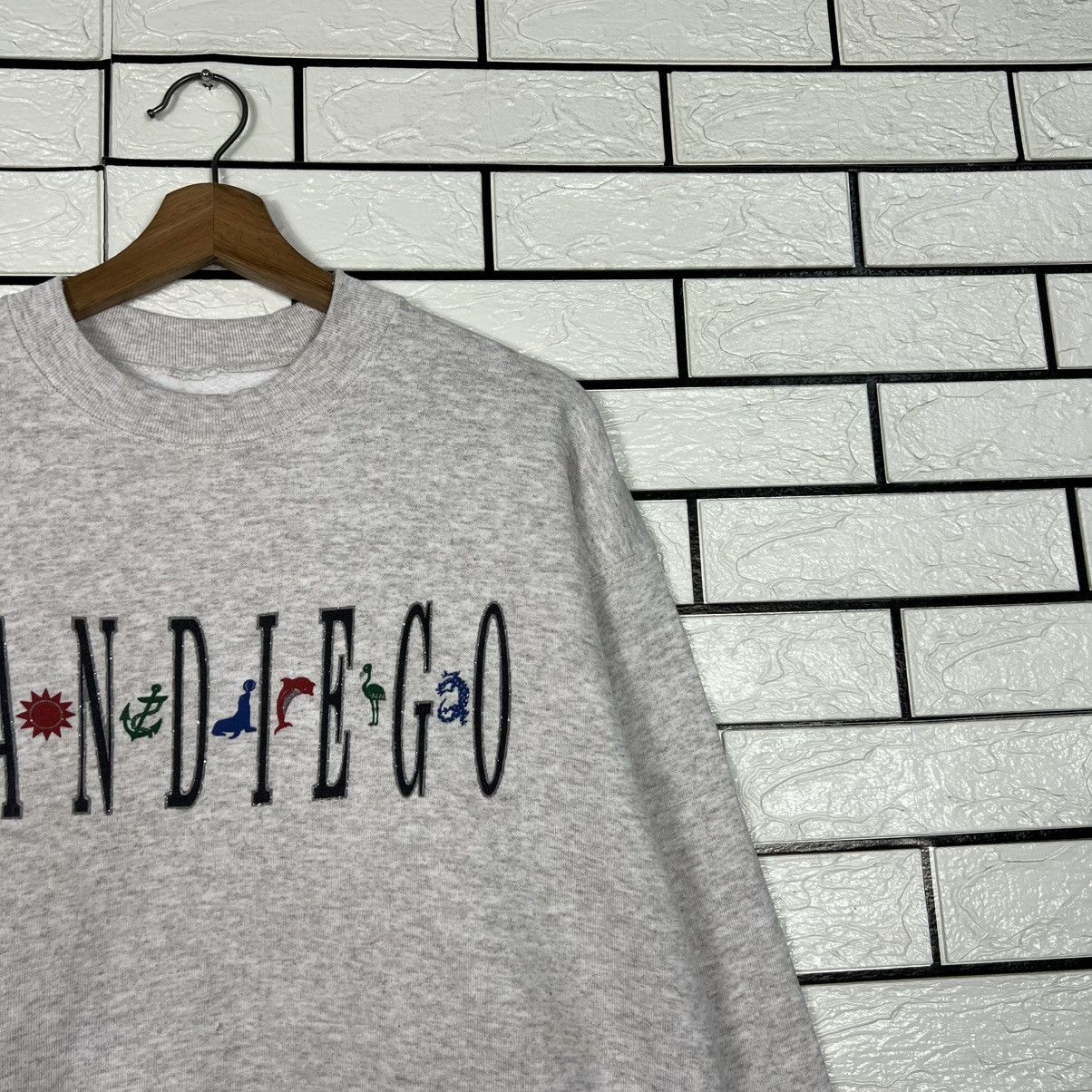 Vintage Vintage 90's SANDIEGO Big Logo Sweatshirt #4278-C194 Size US L / EU 52-54 / 3 - 5 Thumbnail