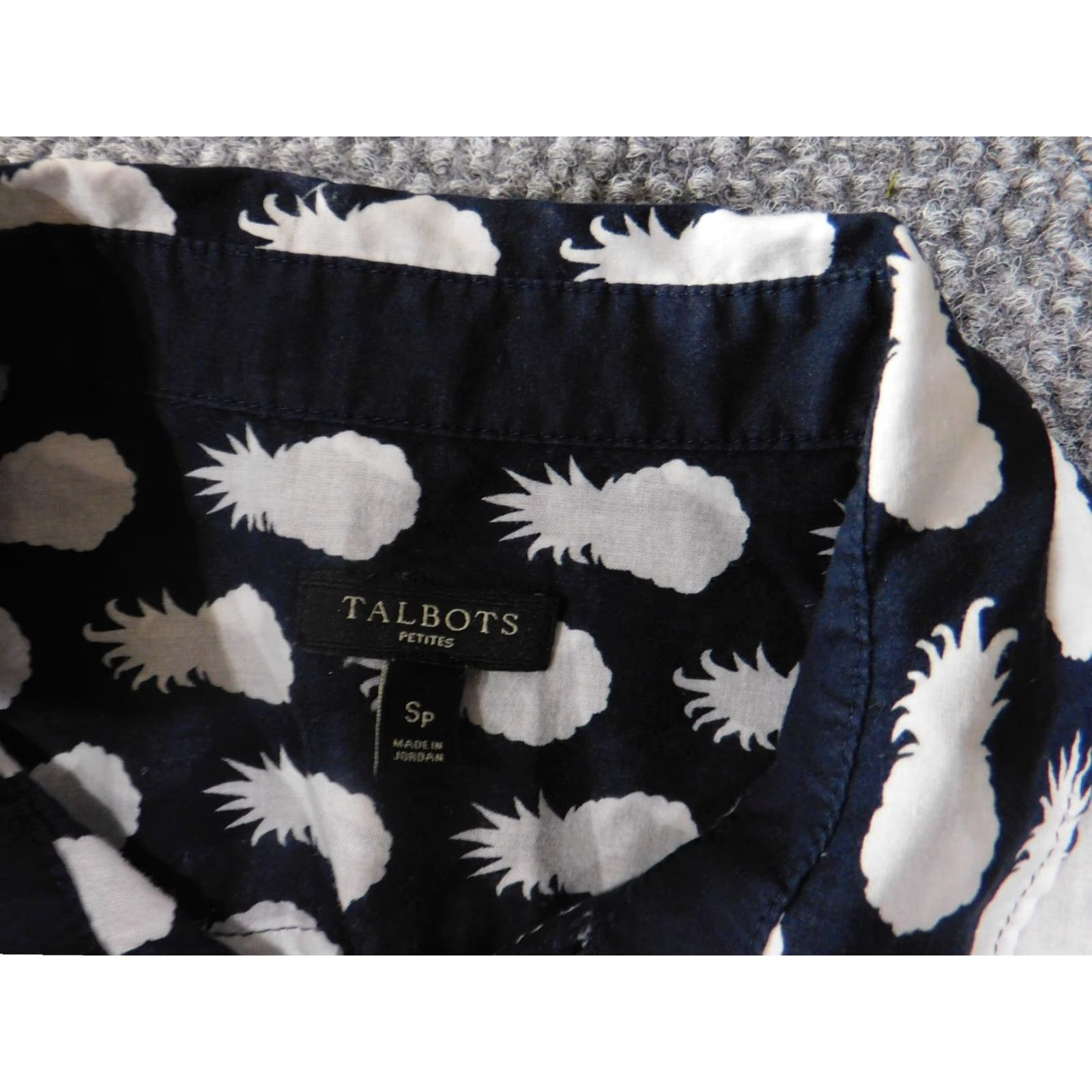 Talbots VINTAGE Talbots Shirt Womens PS Petite Pineapple Print Long Sleeve Button Up Sheer Navy Blue White Blouse Mens? Size S / US 4 / IT 40 - 4 Thumbnail