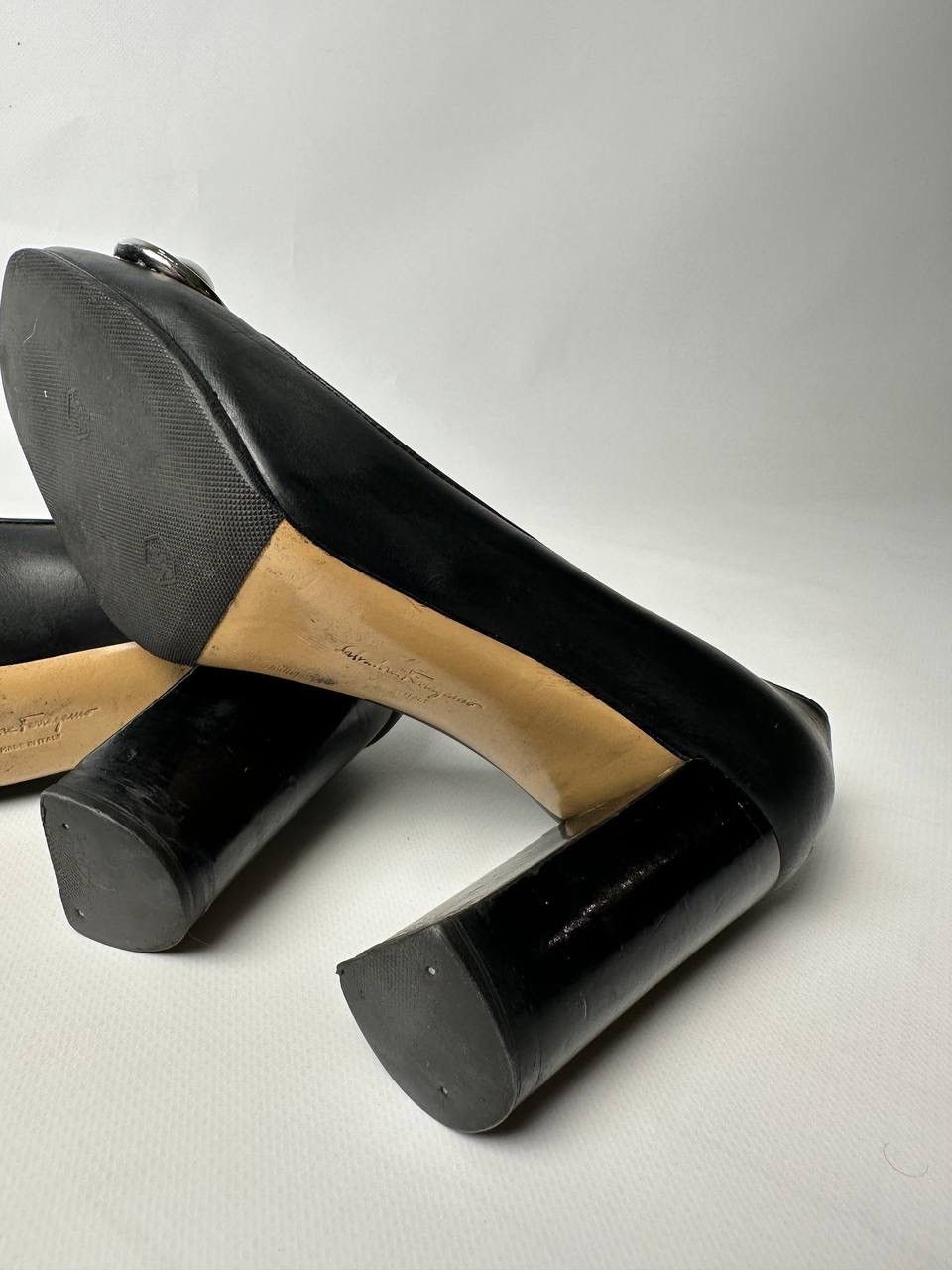 Salvatore Ferragamo Salvatore Ferragamo Black Leather Block Heel Pumps Size US 7 / IT 37 - 9 Thumbnail