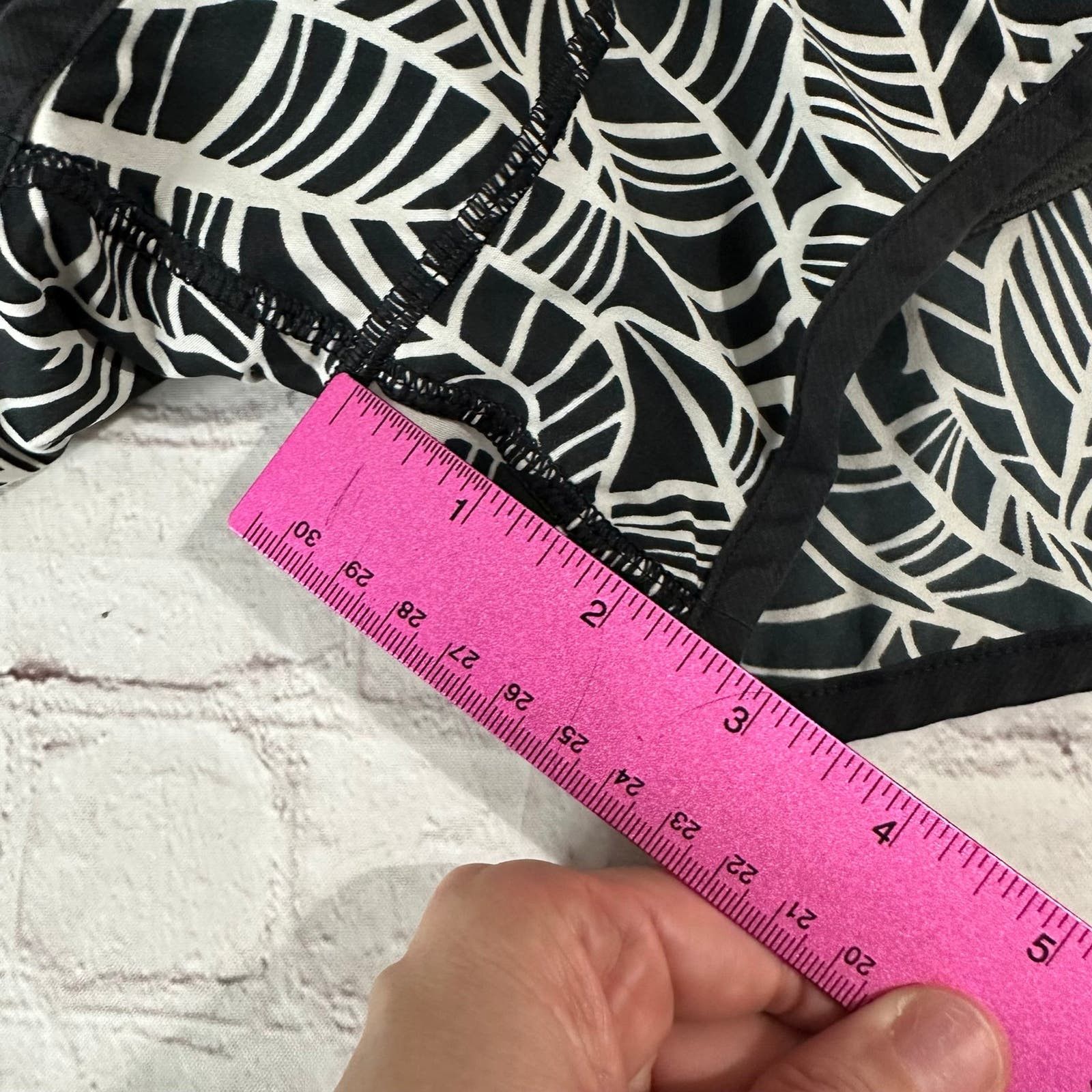 Lululemon lululemon shorts size 6 Size 28" / US 6 / IT 42 - 5 Thumbnail
