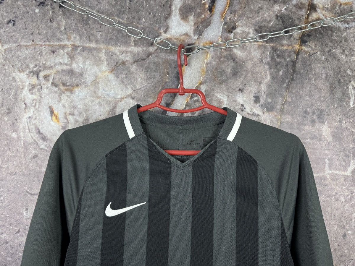 Nike Men’s Nike T-Shirt Striped Black Gray Sportswear Size Small Size US S / EU 44-46 / 1 - 2 Thumbnail