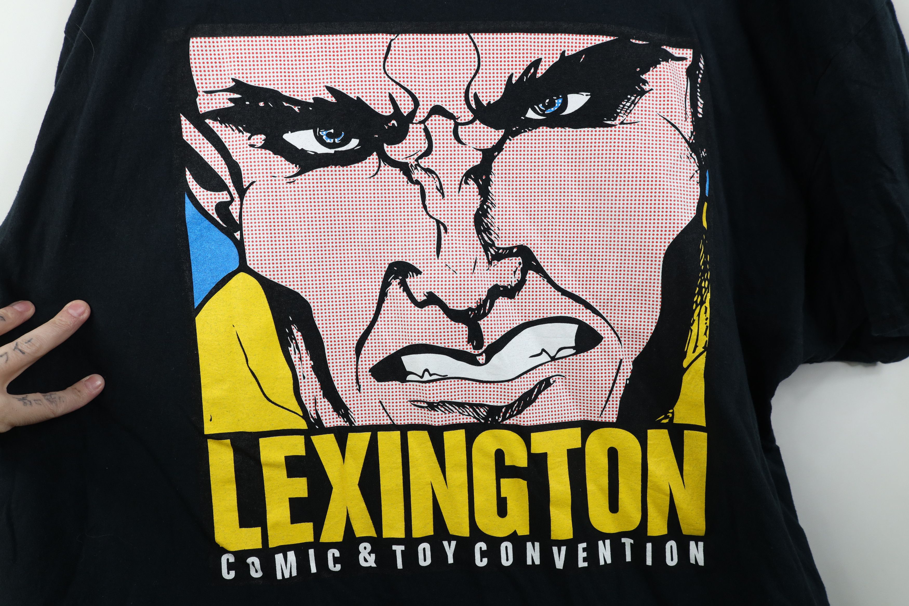 Vintage Vintage Y2K Roy Lichtenstein Lexington Comic Staff T-Shirt Size US XXL / EU 58 / 5 - 4 Thumbnail