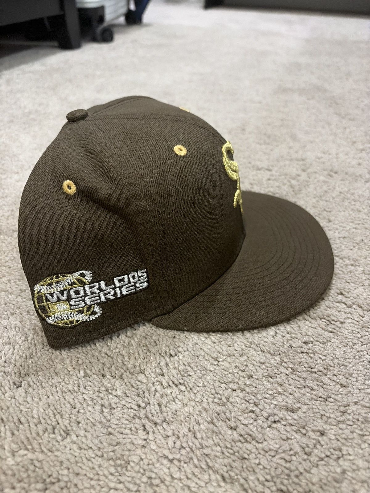 New Era Lightly worn ,New Era Chicago White Sox Size 7 7/8 Size ONE SIZE - 2 Thumbnail