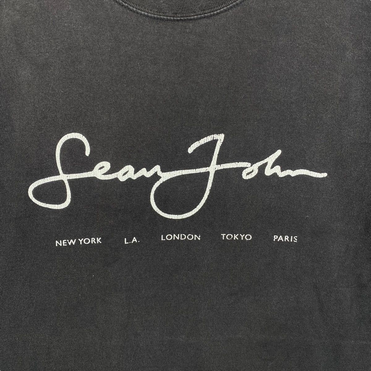 Sean John Vintage 00's SEAN JOHN World Tour Logo Graphic Faded Tee Size US XL / EU 56 / 4 - 2 Thumbnail
