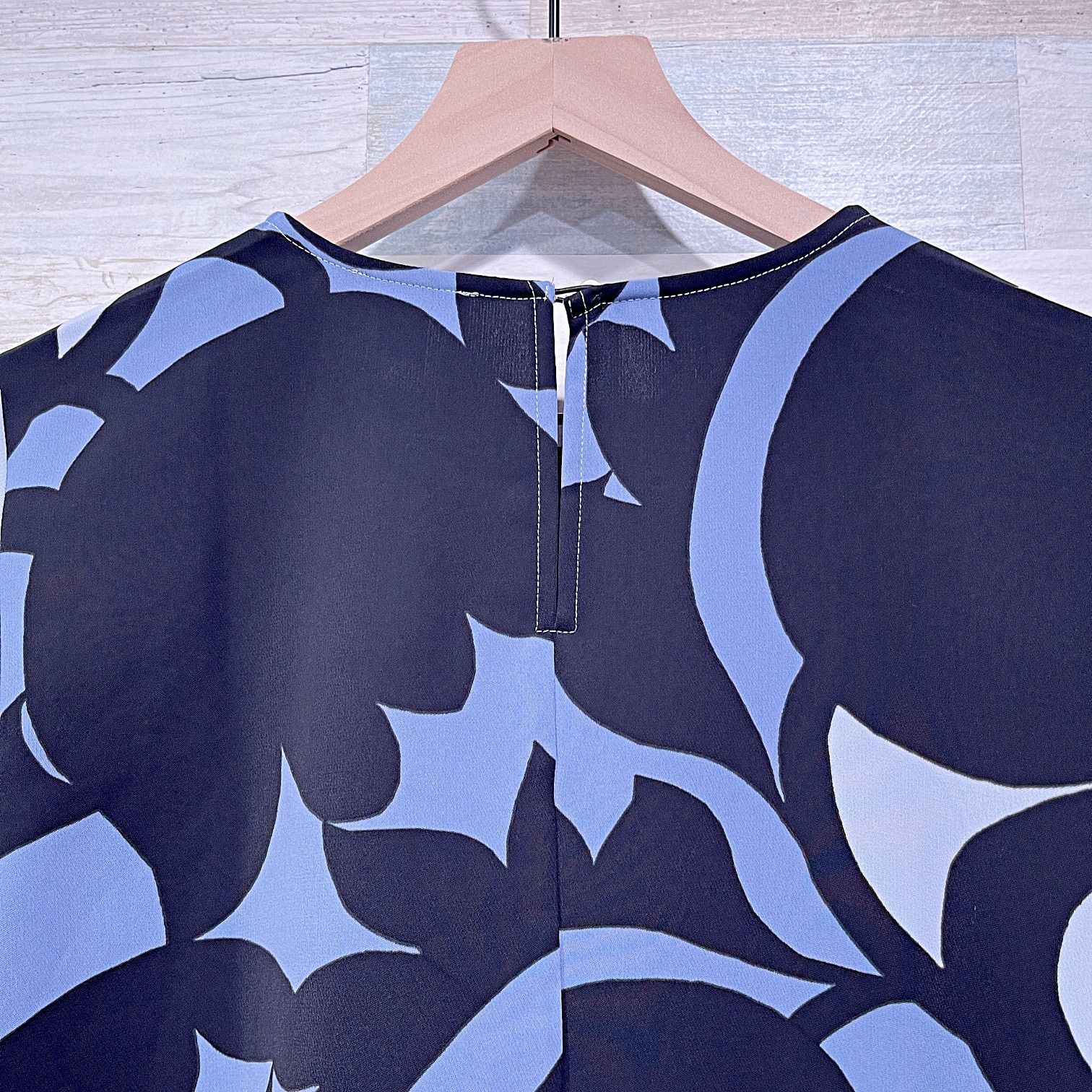 Ann Taylor ANN TAYLOR Bold Floral Print Blouse Blue Black Womens Small Size S / US 4 / IT 40 - 6 Thumbnail