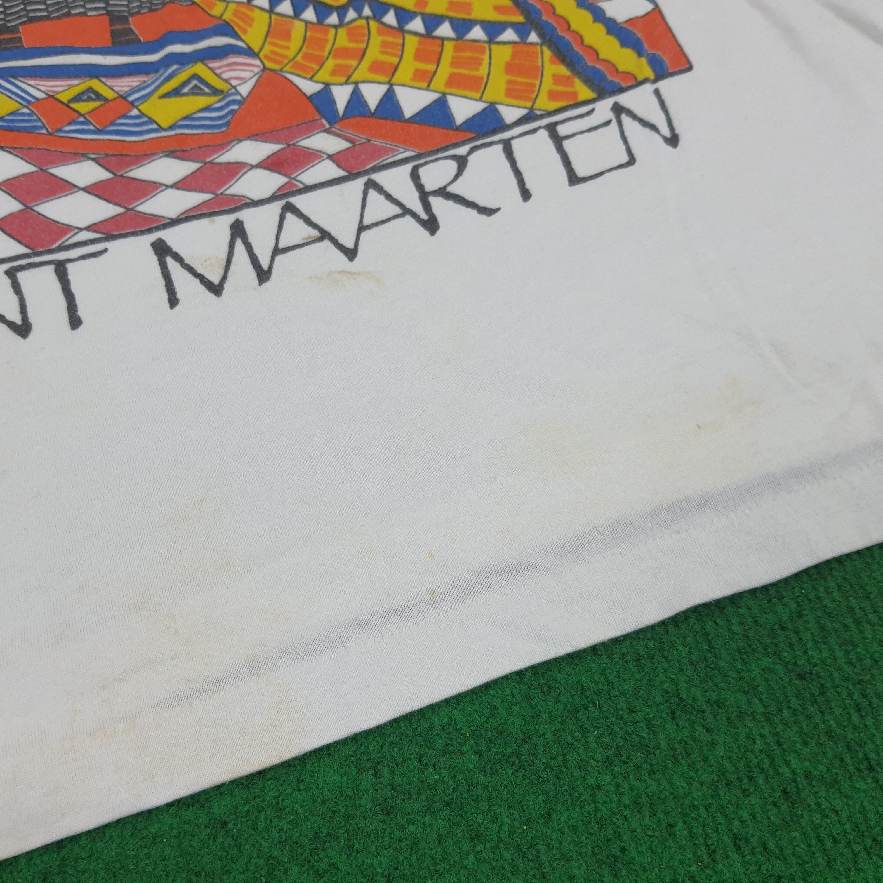 Vintage Vintage Guavaberry Sint Maarten Art T-shirt Size US L / EU 52-54 / 3 - 9 Thumbnail