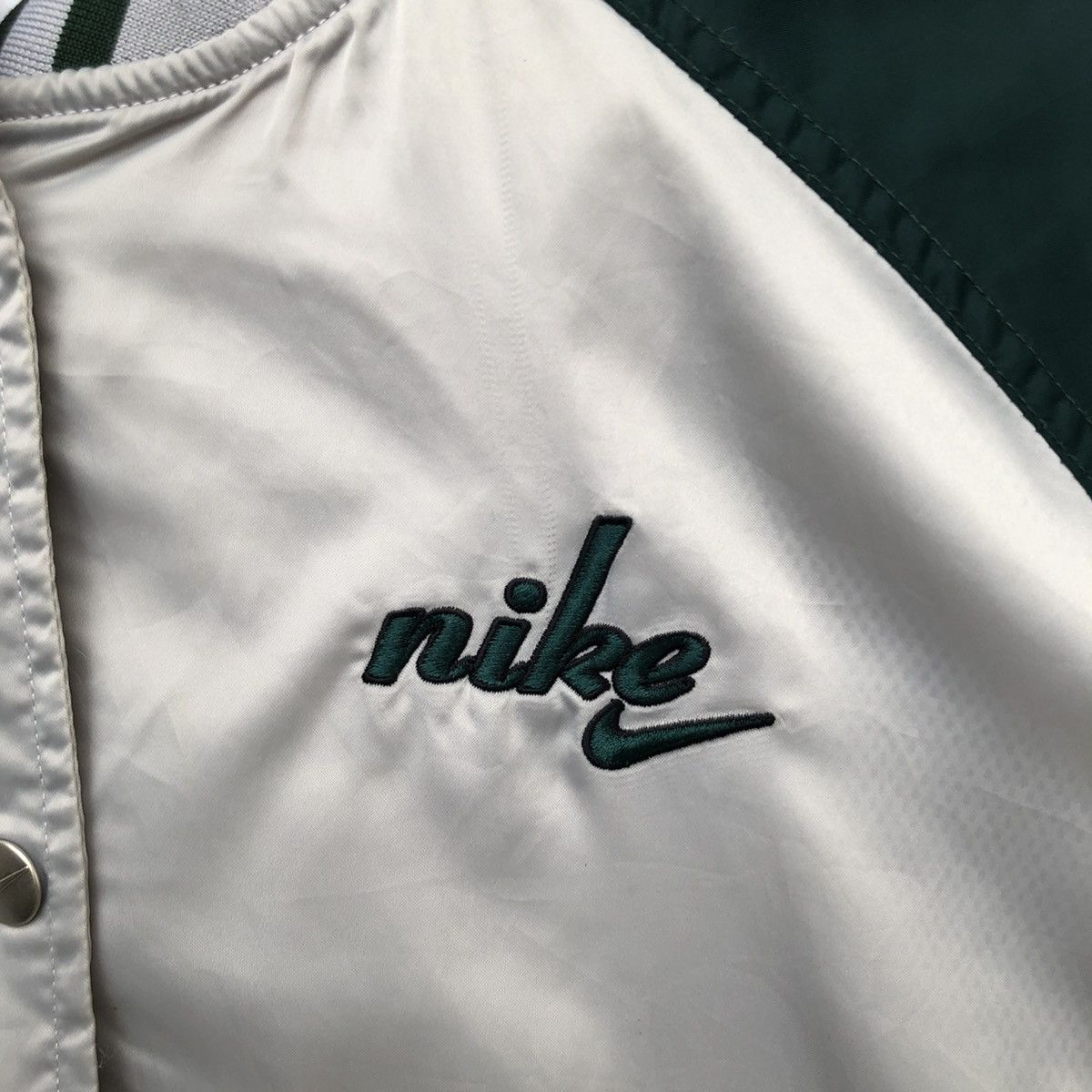 Nike Vintage 90 Nike Swoosh Small Logo Varsity Button Jacket | M Size US M / EU 48-50 / 2 - 3 Thumbnail