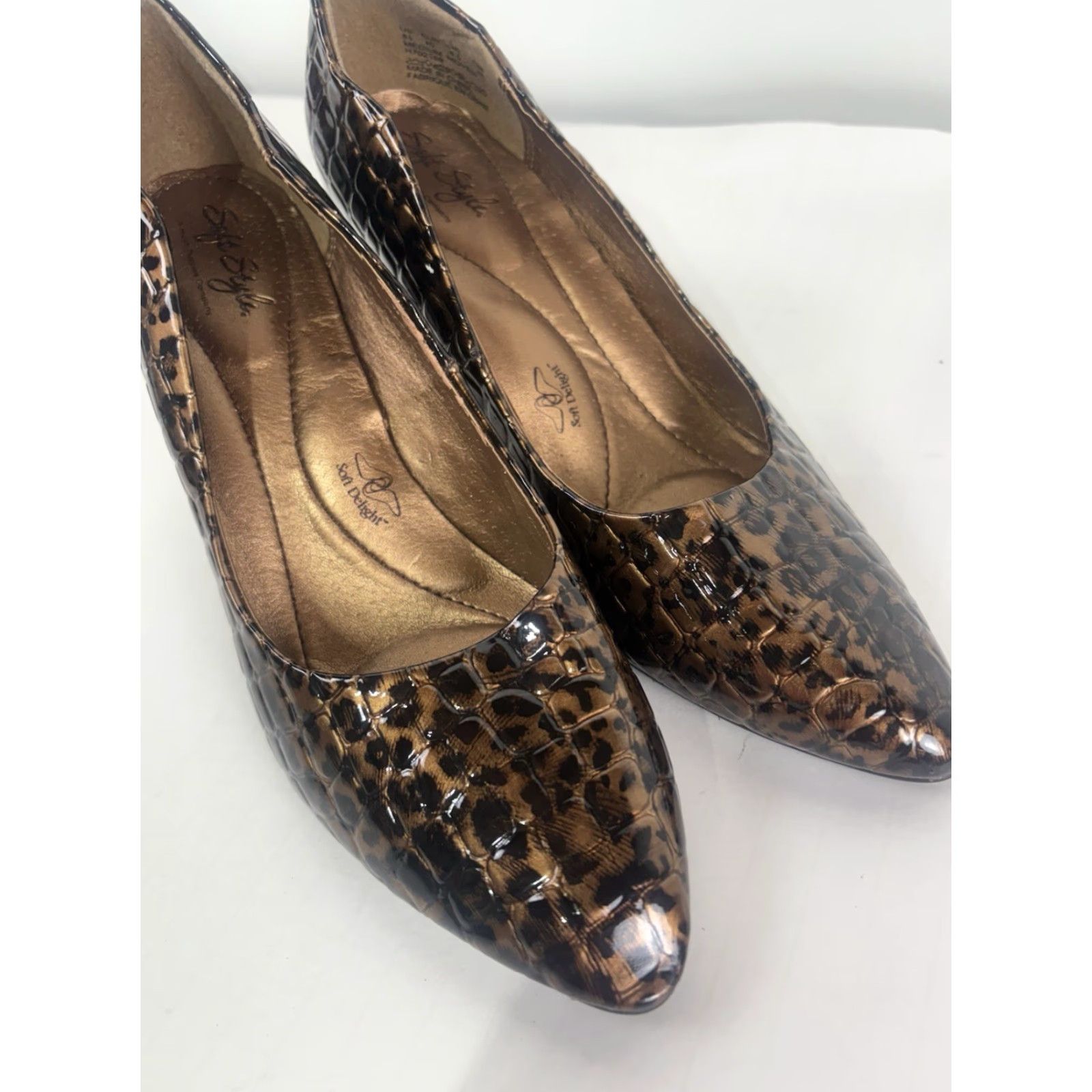 Vintage VINTAGE Soft Style Women's Pointed Toe Pump Heel 3in Faux Leather Gold/Brown Animal Print M Size US 8.5 / IT 38.5 - 2 Thumbnail