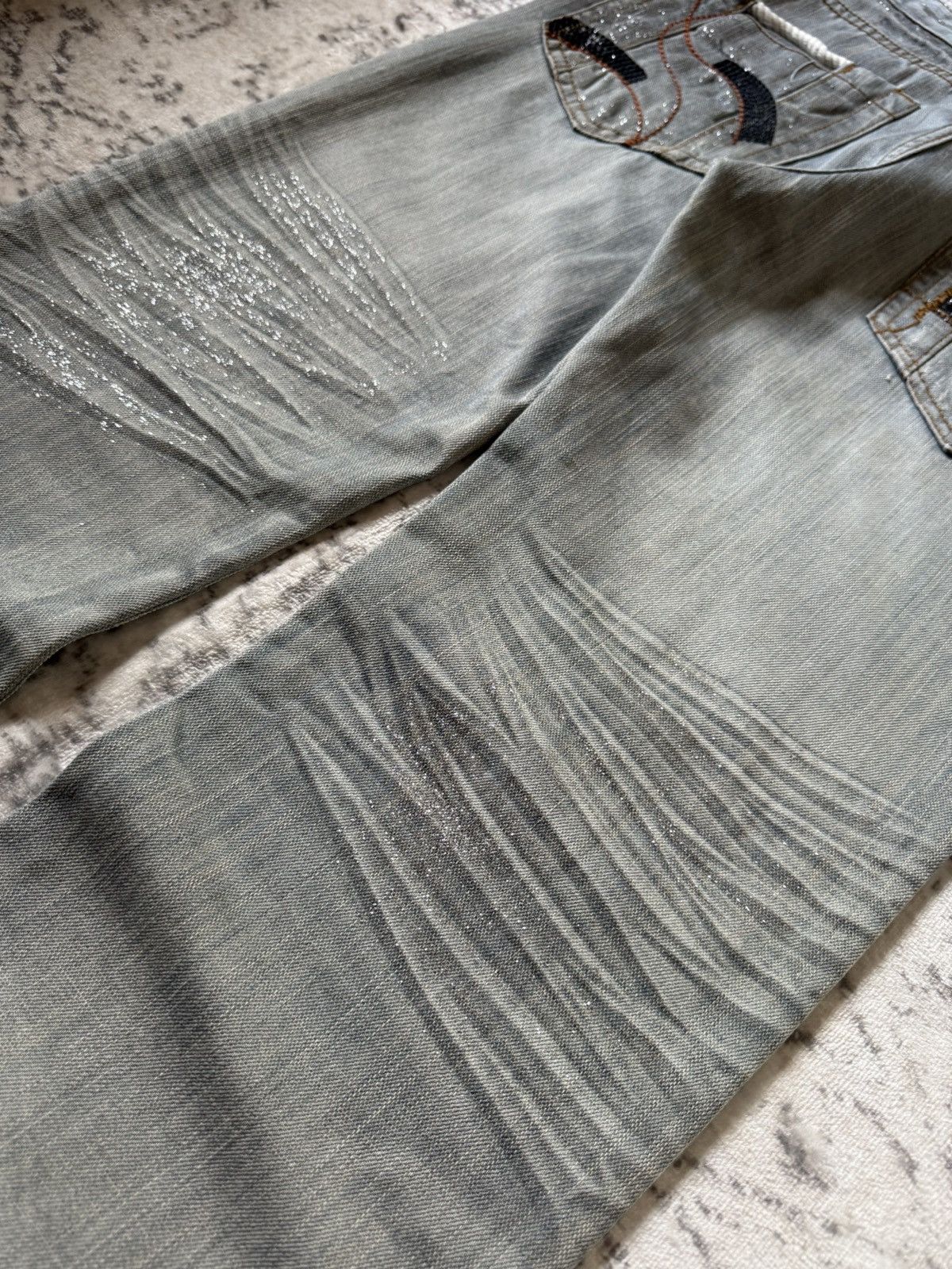GOSTAR DE FUGA × Japanese Brand × Vintage Jue Dini Japan Smokey Gray Whisker & Claw Mark Glitter Jeans Size US 30 / EU 46 - 15 Thumbnail