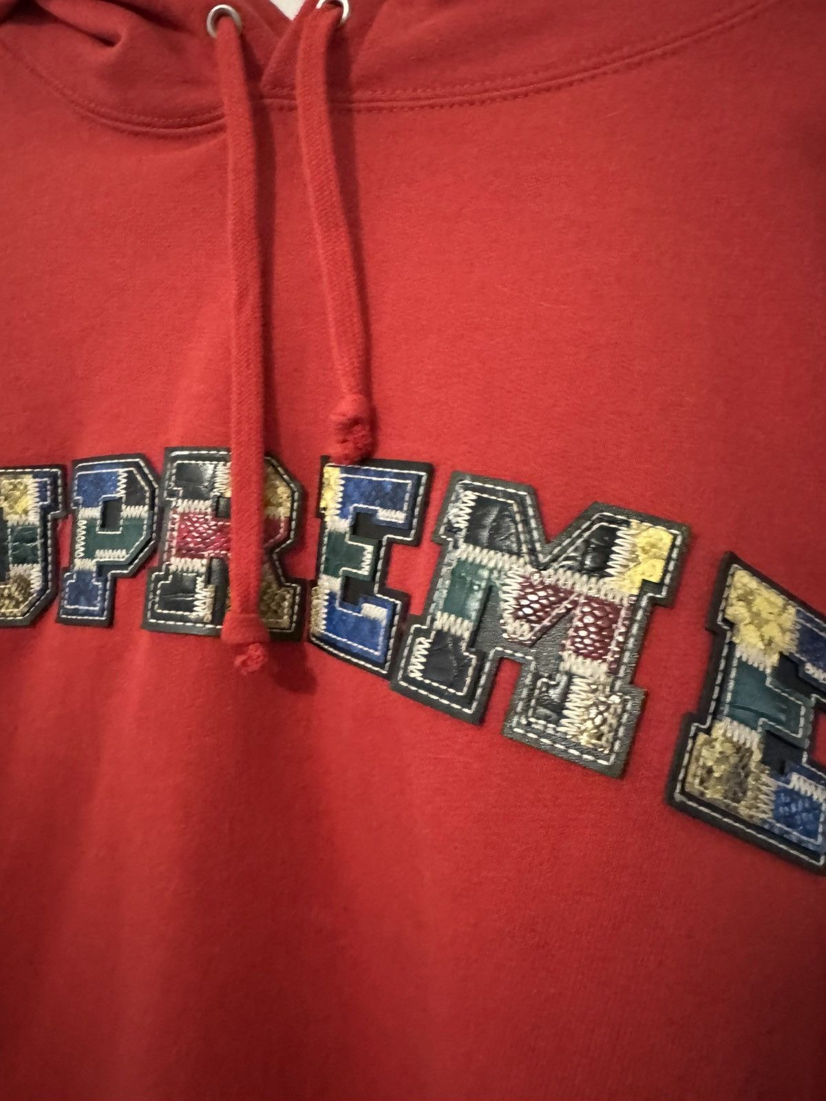 Supreme Supreme leather patch logo hoodie Size US L / EU 52-54 / 3 - 3 Thumbnail