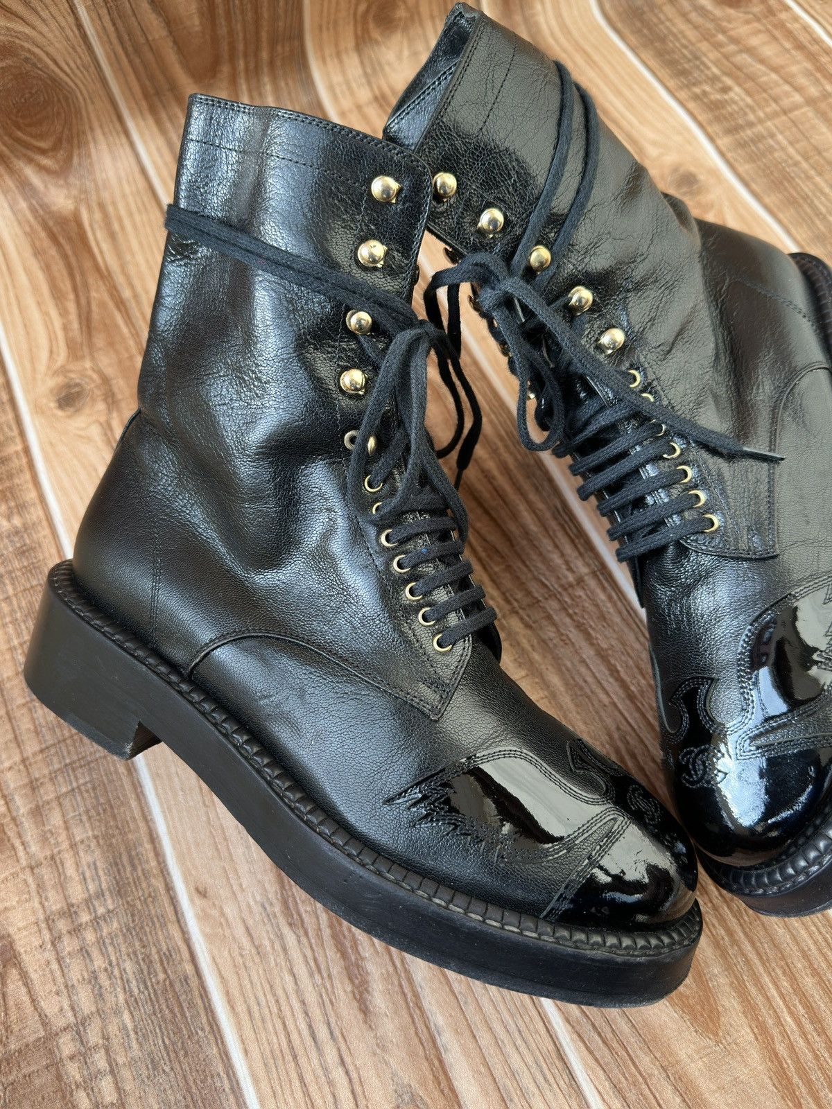 Chanel Chanel interlocking CC Logo Utah Eagle Black Biker Boots Size US 7 / IT 37 - 9 Thumbnail
