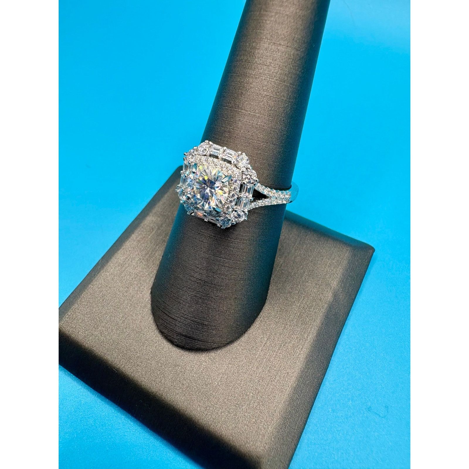 Jewelry Stunning 2CTW Moissanite Ring in AU750 (75% White Gold) Sz 9 Size ONE SIZE - 2 Thumbnail