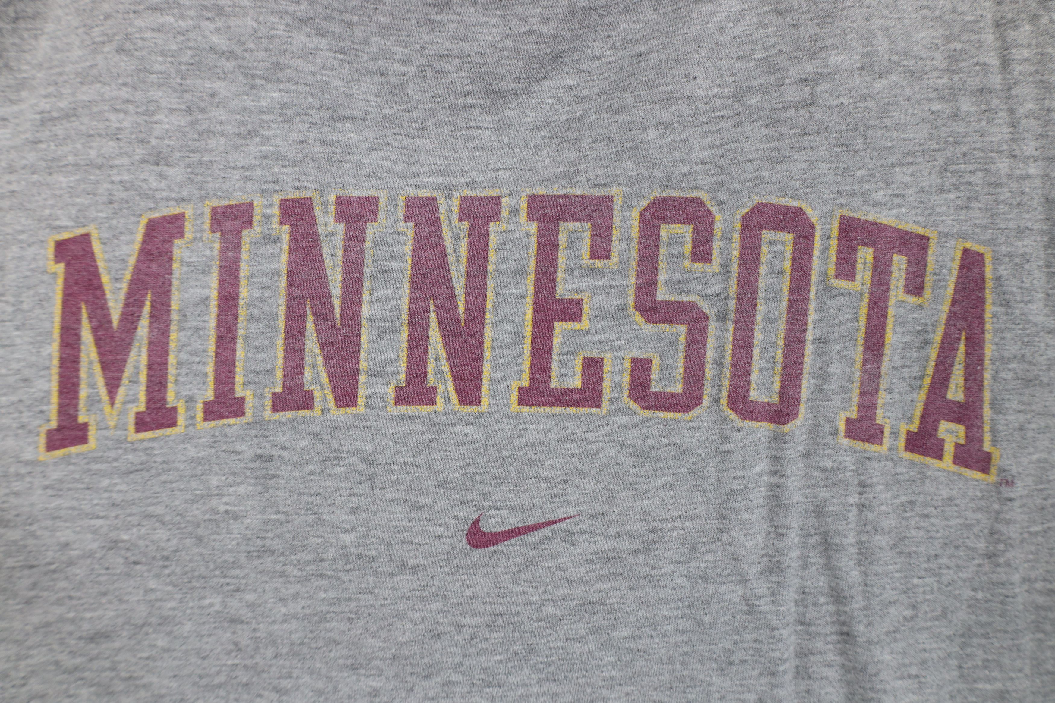 Nike Vintage Nike Center Swoosh University of Minnesota T-Shirt Size US L / EU 52-54 / 3 - 5 Thumbnail