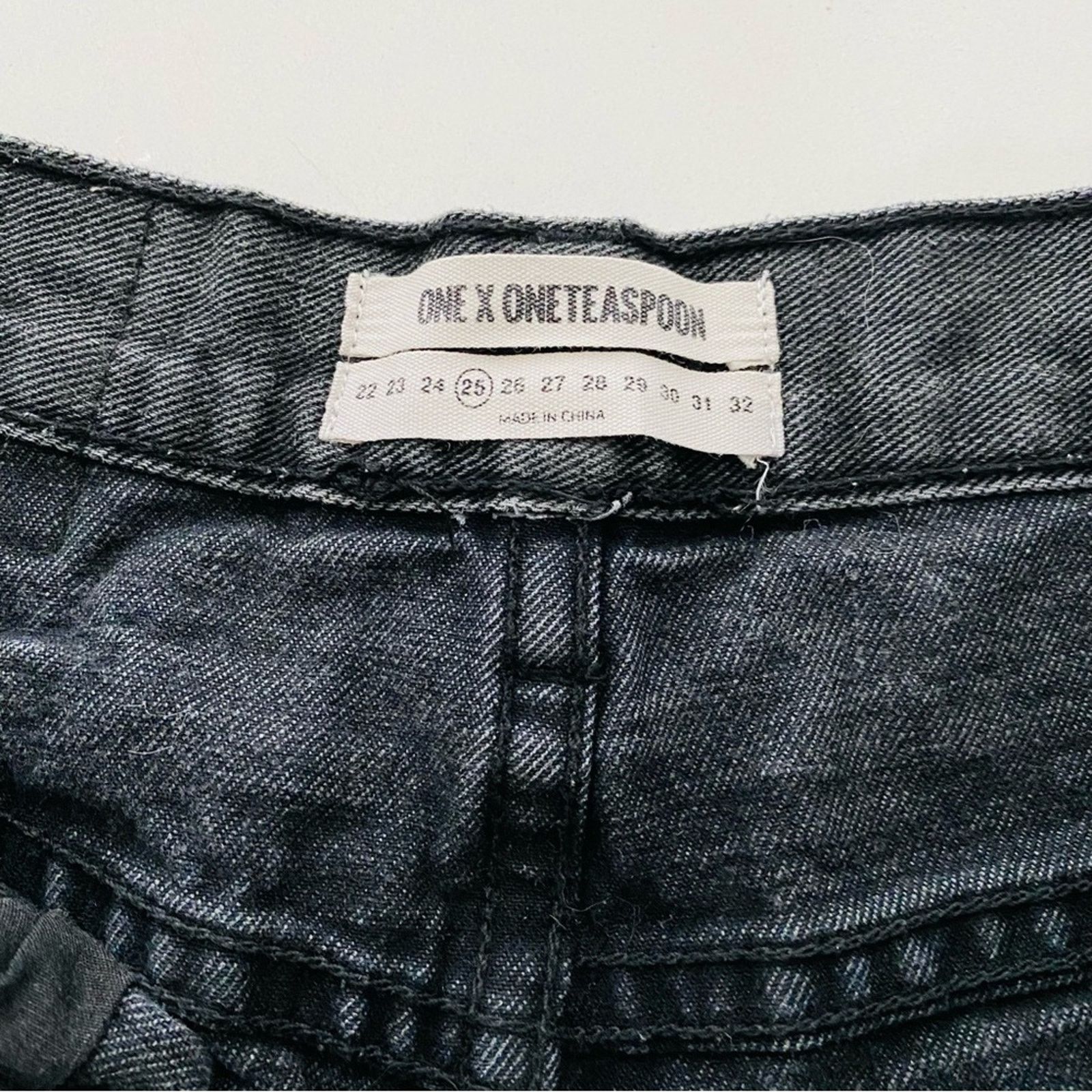 One Teaspoon ONE TEASPOON Mid Rise Bandits Distressed Black Denim Short Size 25" / US 0 / IT 36 - 3 Thumbnail