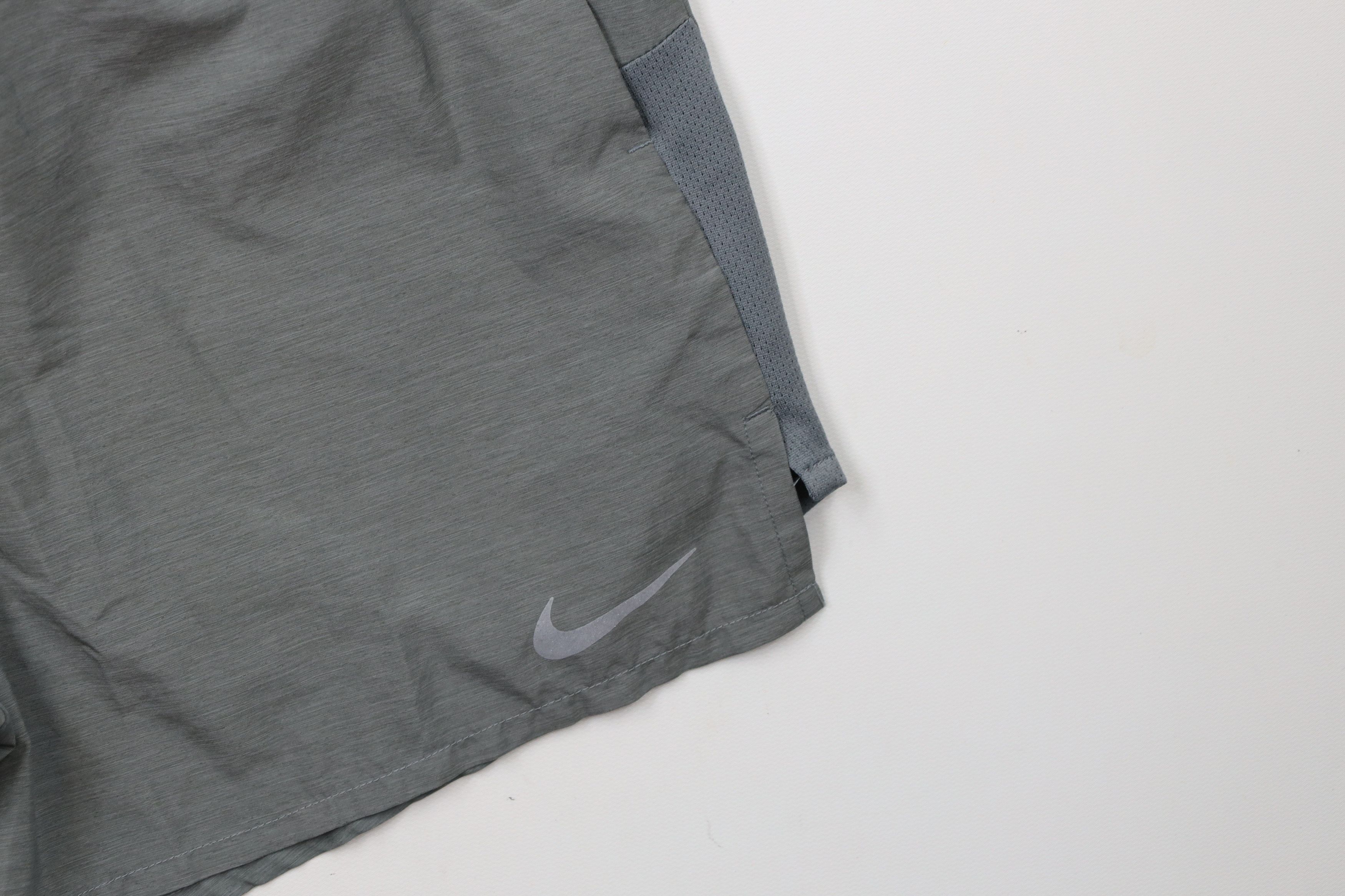 Nike × Vintage Nike Scott Mini Swoosh Reflective Above Knee Lined Shorts Size US 32 / EU 48 - 5 Thumbnail