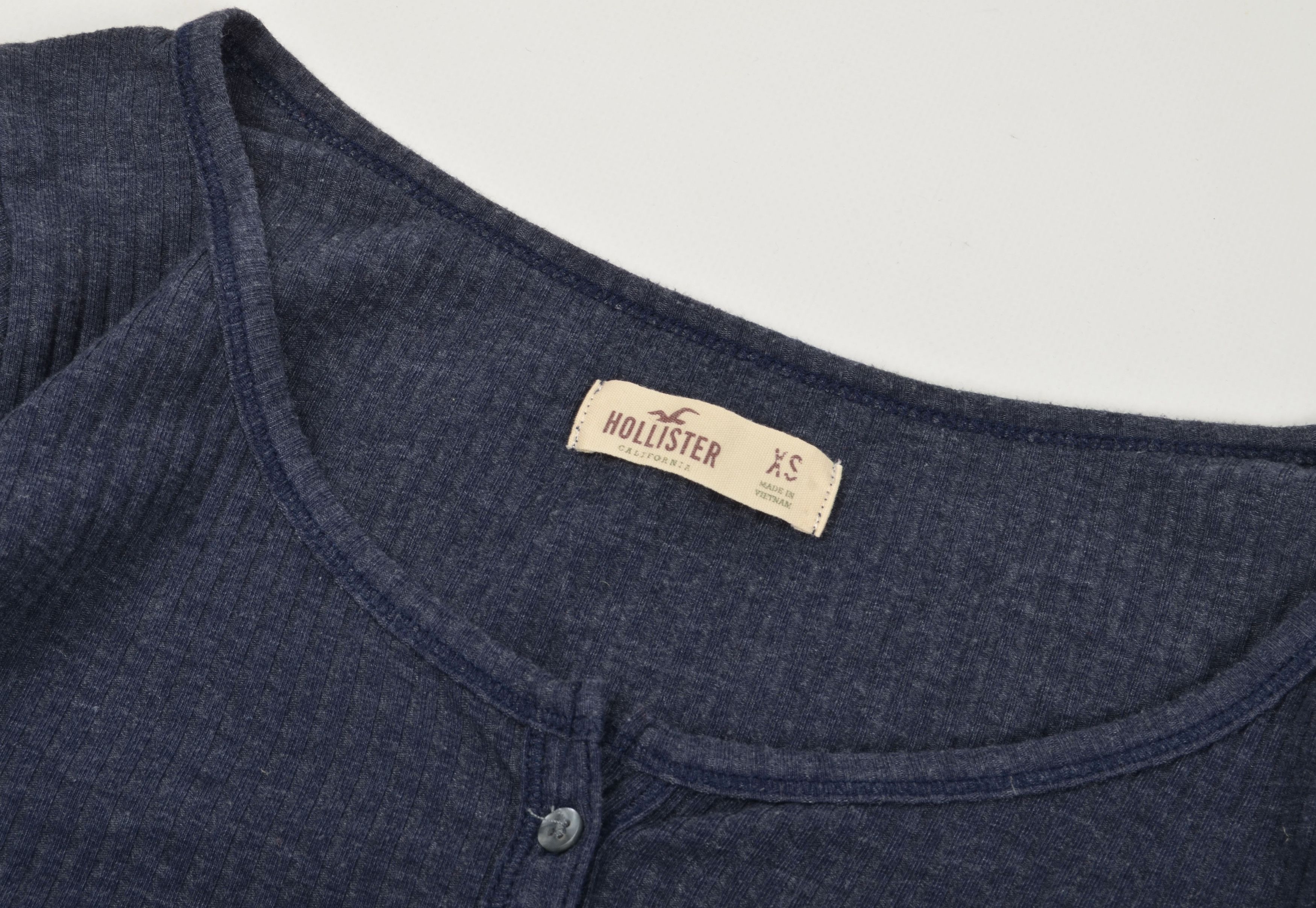 Hollister Hollister Y2K Blue 3/4 Sleeve Ribbet Bella Henley Top Size XS / US 0-2 / IT 36-38 - 5 Thumbnail