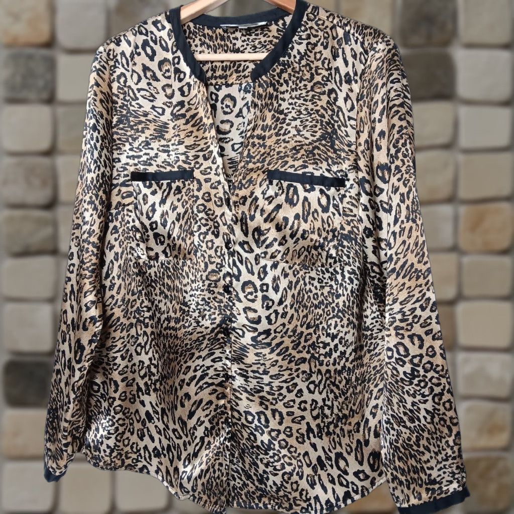 Kasper Kasper Blouse Long Sleeve Leopard Cat Print V-Neck Button Satin Polyester Casual Womens L Brown and Black Size L / US 10 / IT 46 - 1 Thumbnail