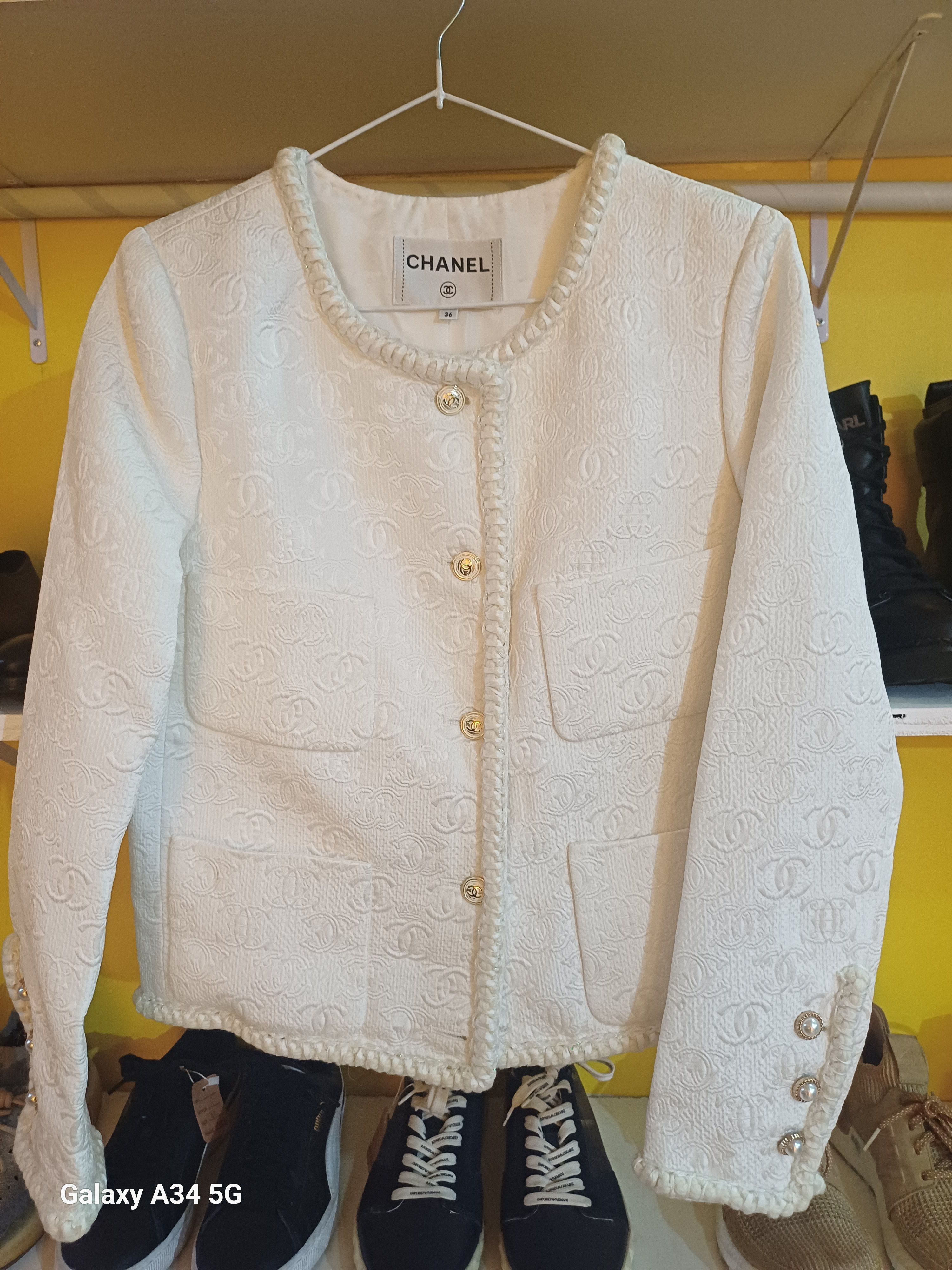Chanel CHANEL 21PF 2021 White Ivory CC Logo Metiers D’art Jacket 36 Size S / US 4 / IT 40 - 5 Thumbnail
