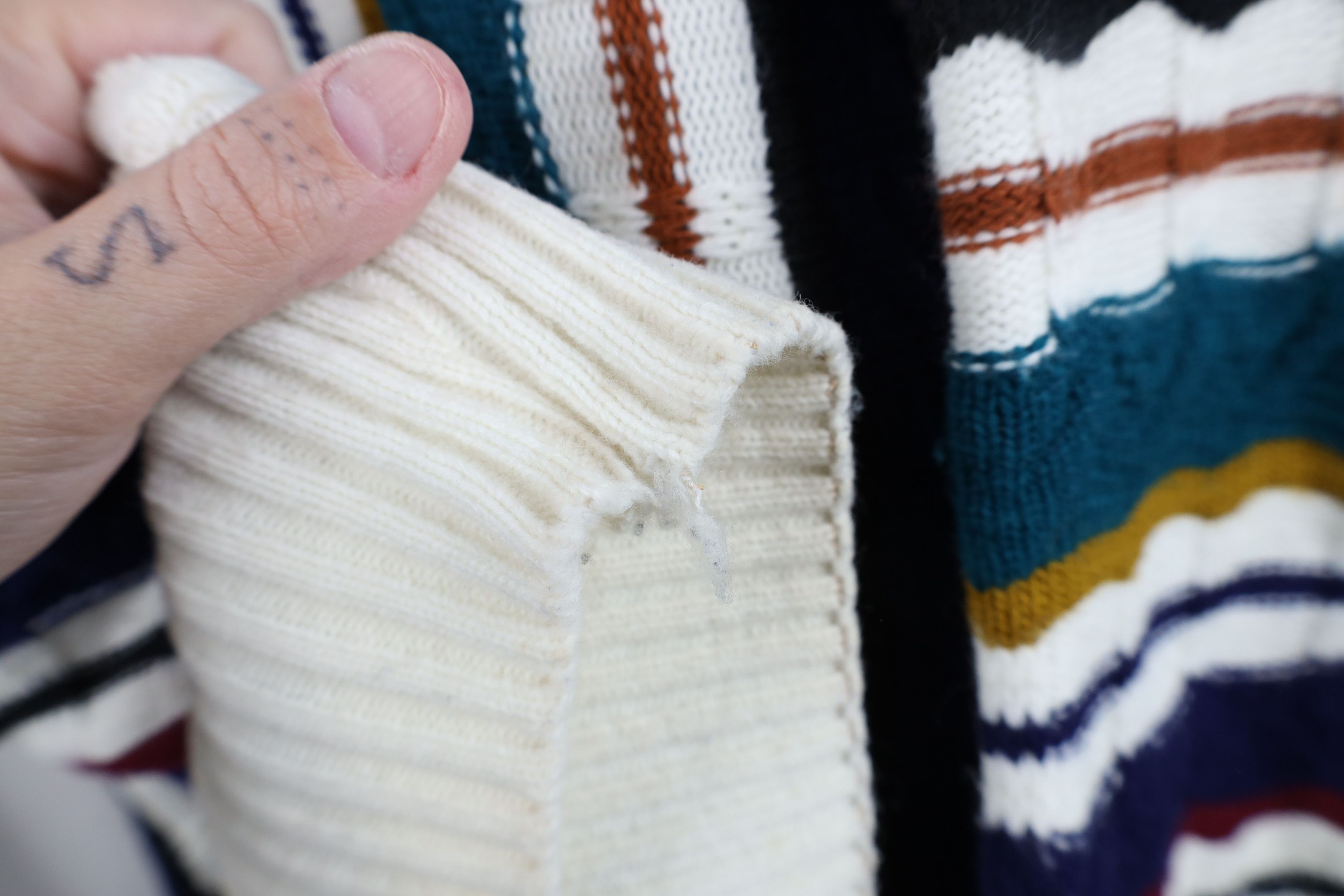 Vintage Vintage 90s Coogi Style Rainbow Cable Knit Sweater USA Size US L / EU 52-54 / 3 - 9 Thumbnail
