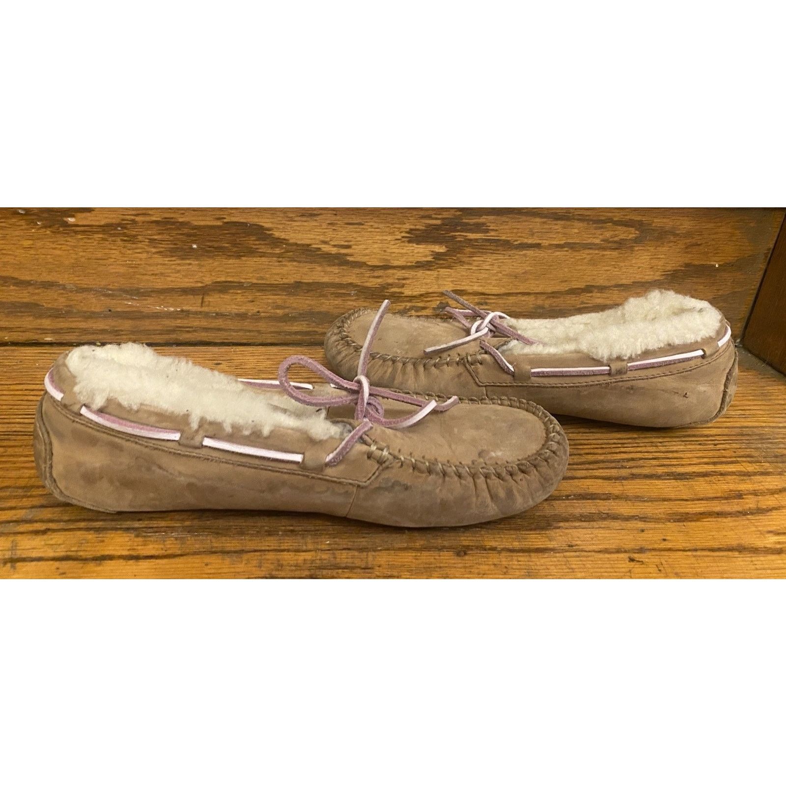 Ugg UGG Shearling Suede Slippers Women’s 8M Beige Pink Ties Size US 8 / IT 38 - 6 Thumbnail