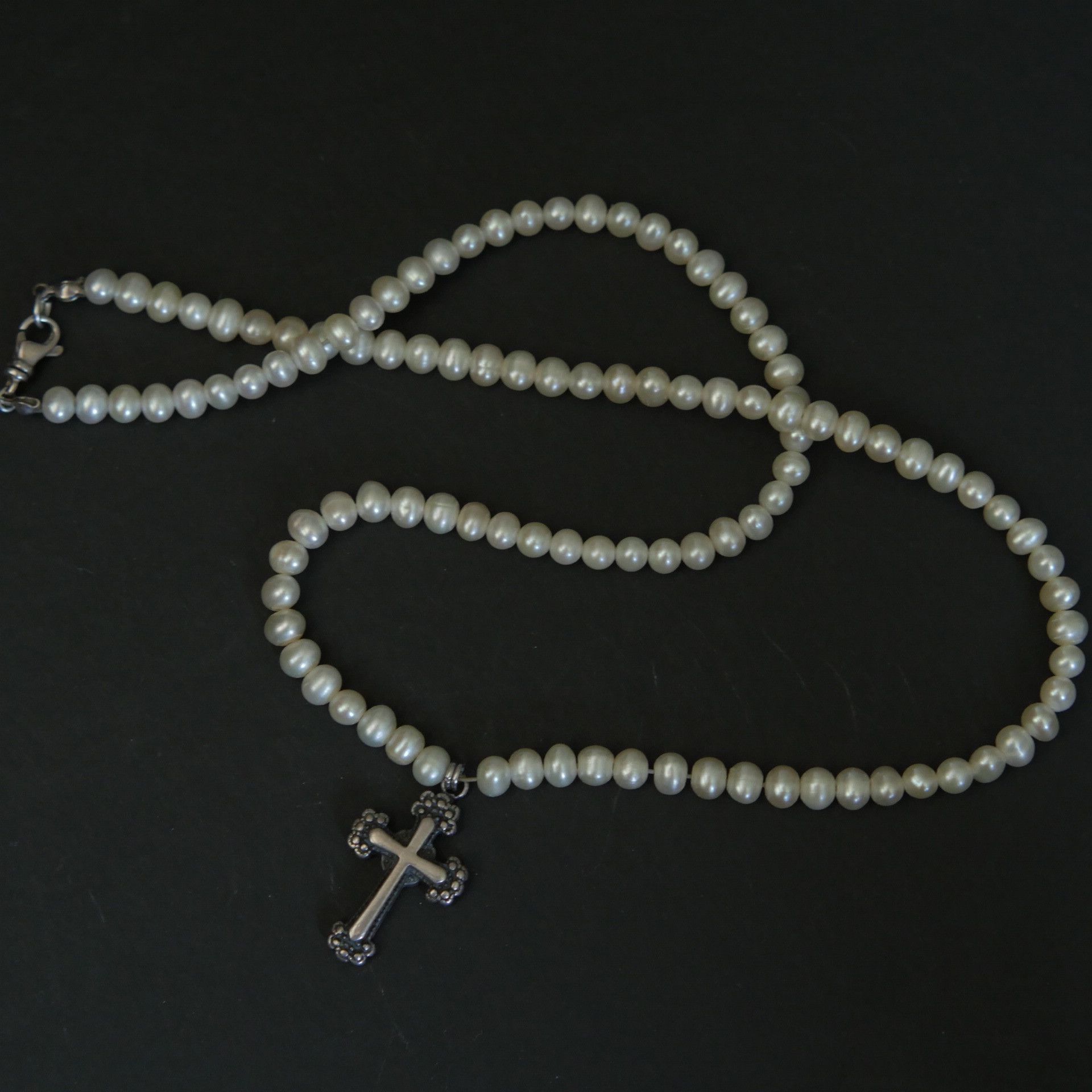 Luke Vicious Freshwater pearl necklace with 925 silver cross Size ONE SIZE - 1 Thumbnail