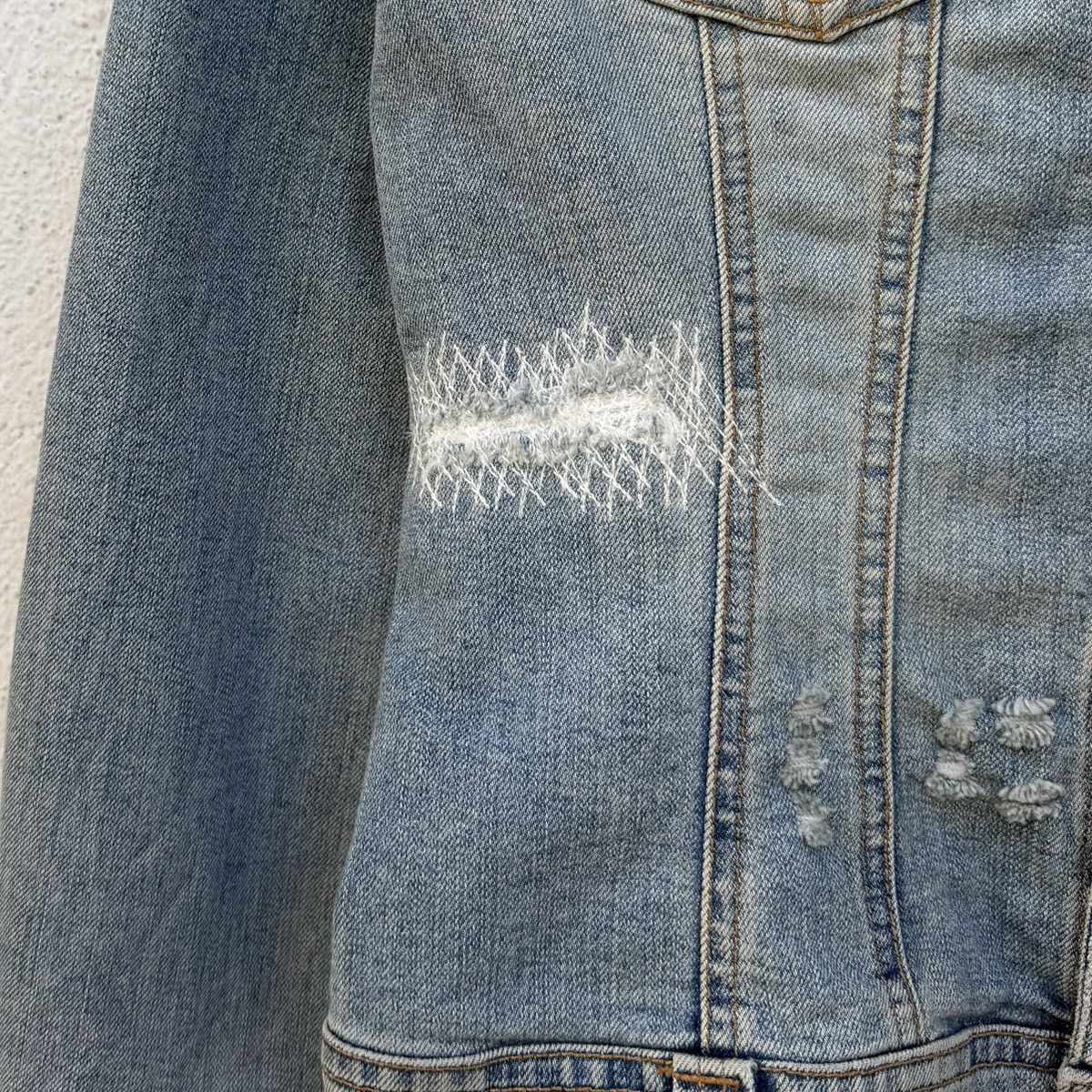 Dolce & Gabbana D&G Distressed Denim Jacket Light Wash Vintage Size XS / US 0-2 / IT 36-38 - 8 Thumbnail